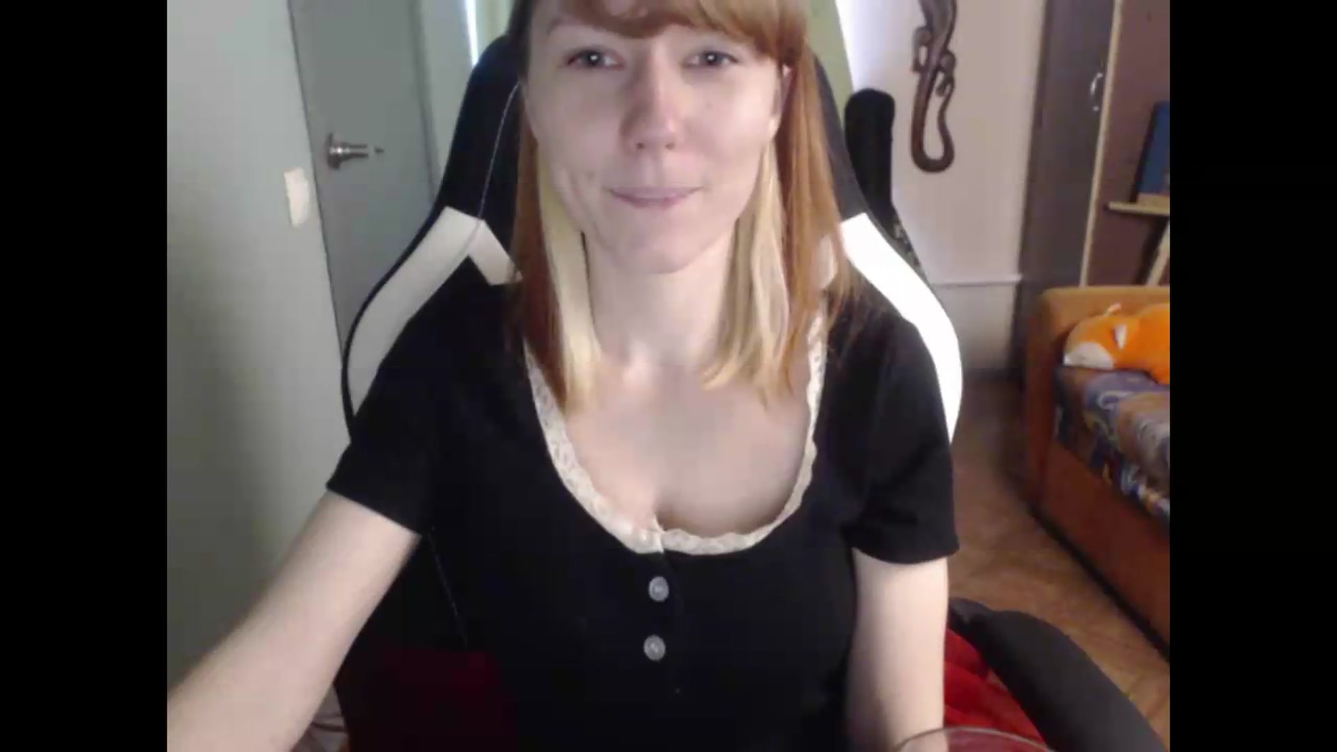 Gallery image thumbnail from NikiFoks18's myfreecams stream on, 06/07/2026, 08:53 image 13 of 20