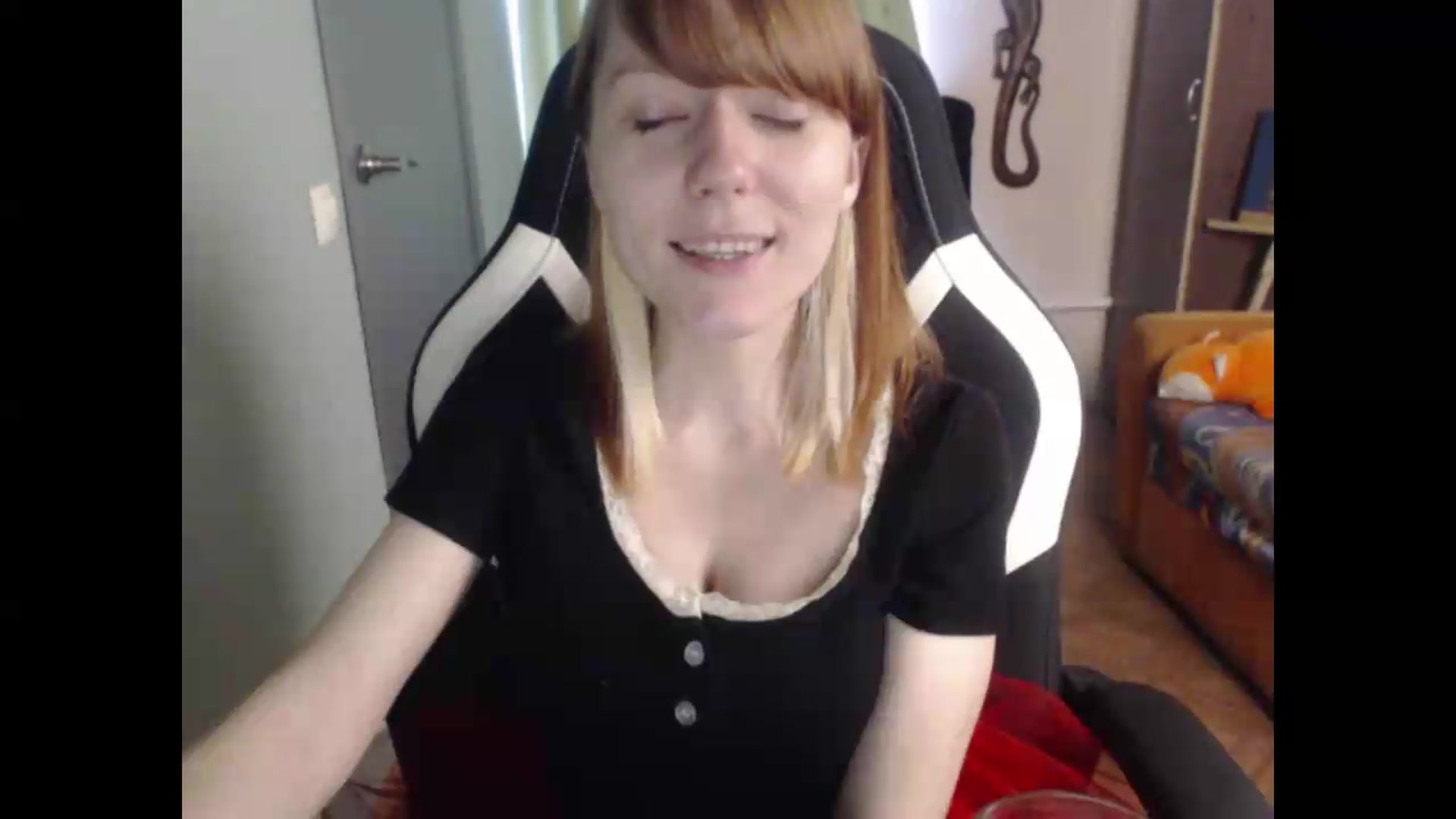 Gallery image thumbnail from NikiFoks18's myfreecams stream on, 06/07/2026, 08:53 image 18 of 20