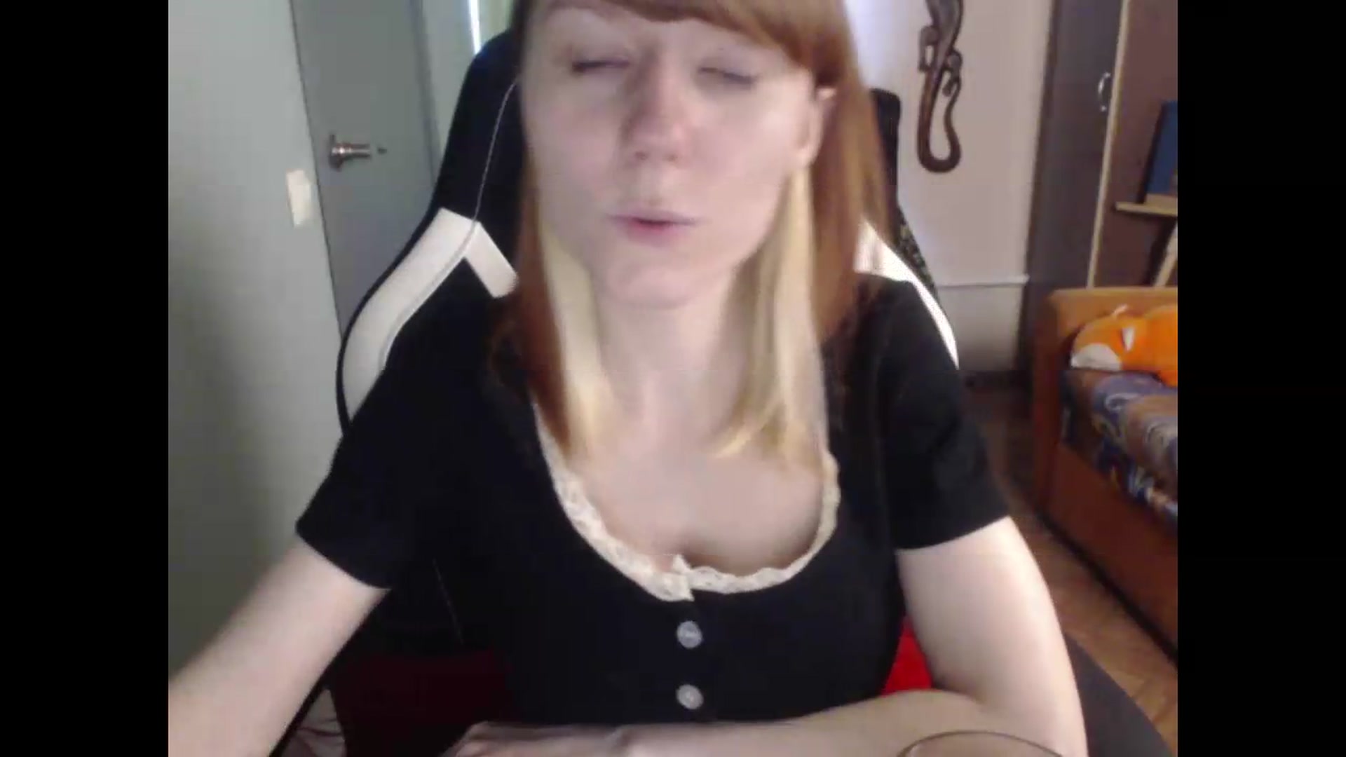Gallery image thumbnail from NikiFoks18's myfreecams stream on, 06/07/2026, 08:53 image 12 of 20