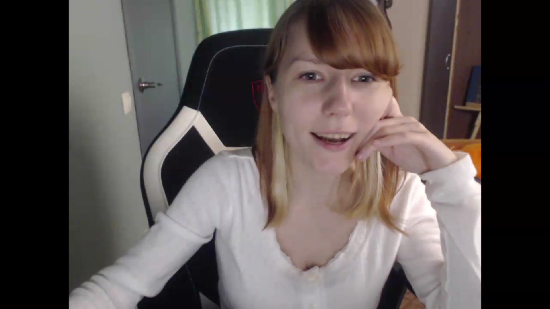 Gallery image thumbnail from NikiFoks18's myfreecams stream on, 06/08/2026, 08:30 image 14 of 20