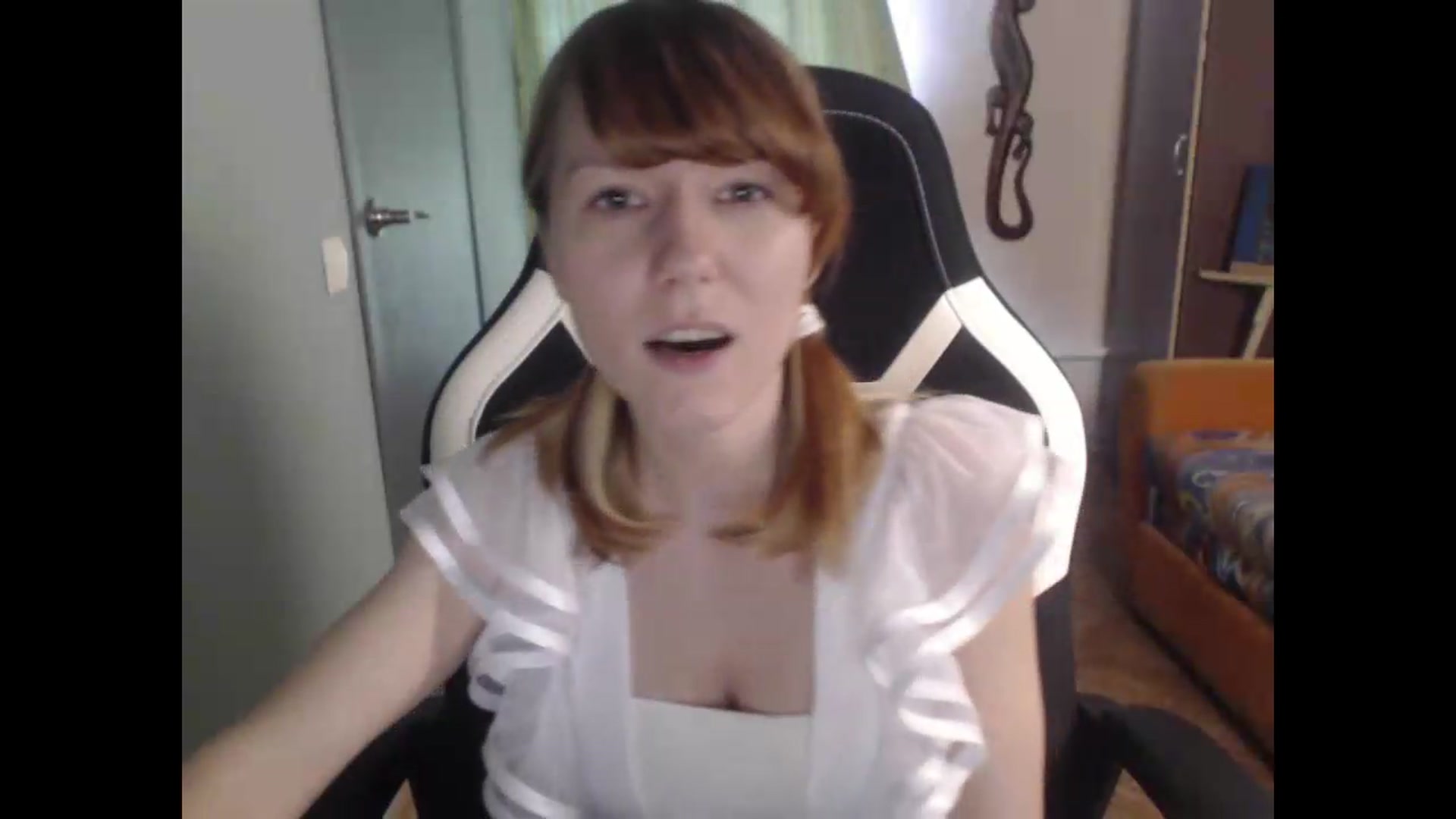 Gallery image thumbnail from NikiFoks18's myfreecams stream on, 06/19/2026, 07:16 image 2 of 20