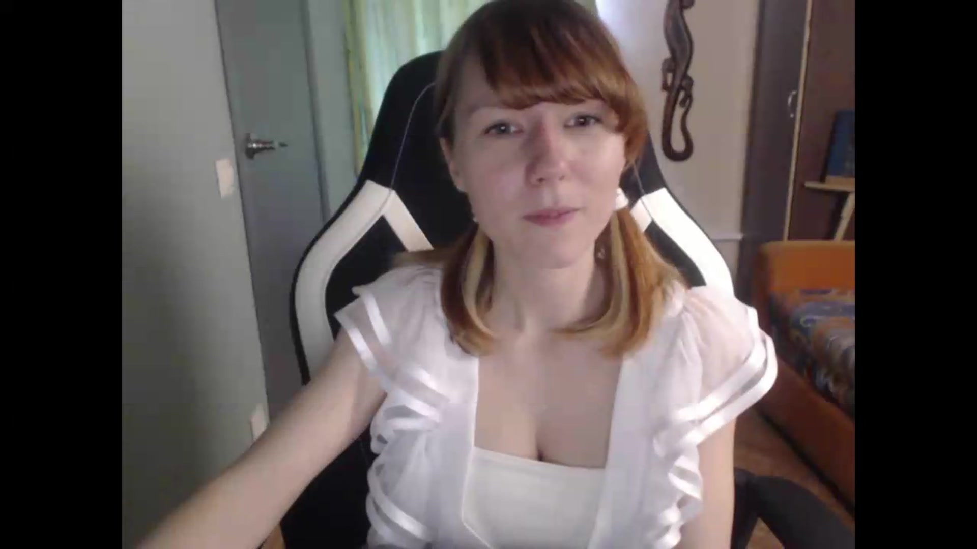 Gallery image thumbnail from NikiFoks18's myfreecams stream on, 06/19/2026, 07:16 image 13 of 20