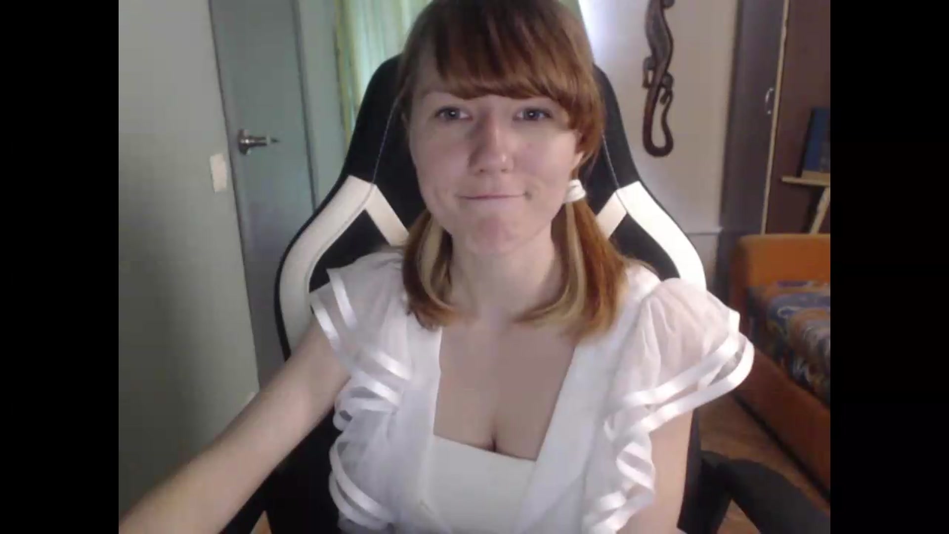 Gallery image thumbnail from NikiFoks18's myfreecams stream on, 06/19/2026, 07:16 image 9 of 20