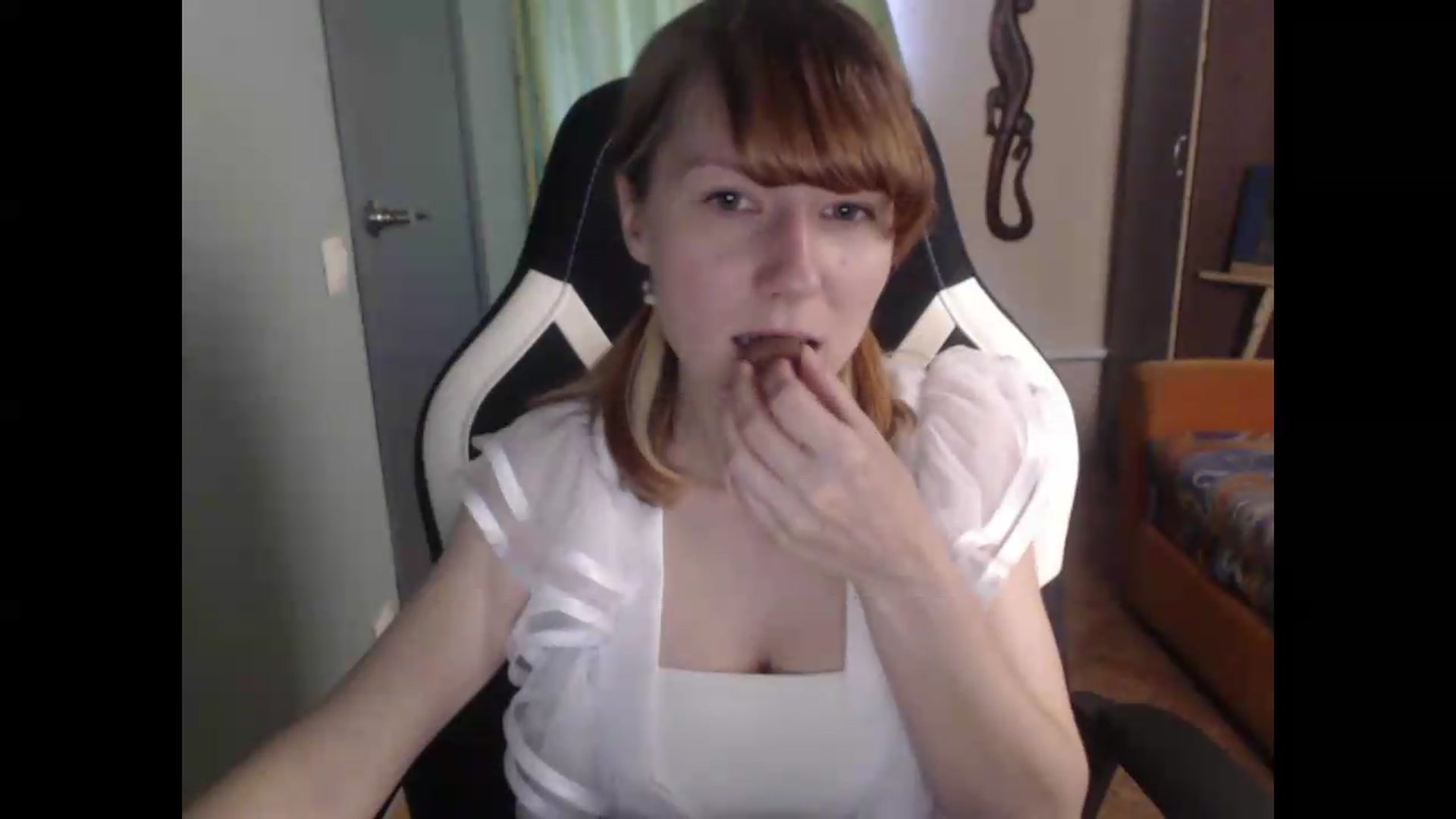 Gallery image thumbnail from NikiFoks18's myfreecams stream on, 06/19/2026, 07:16 image 18 of 20
