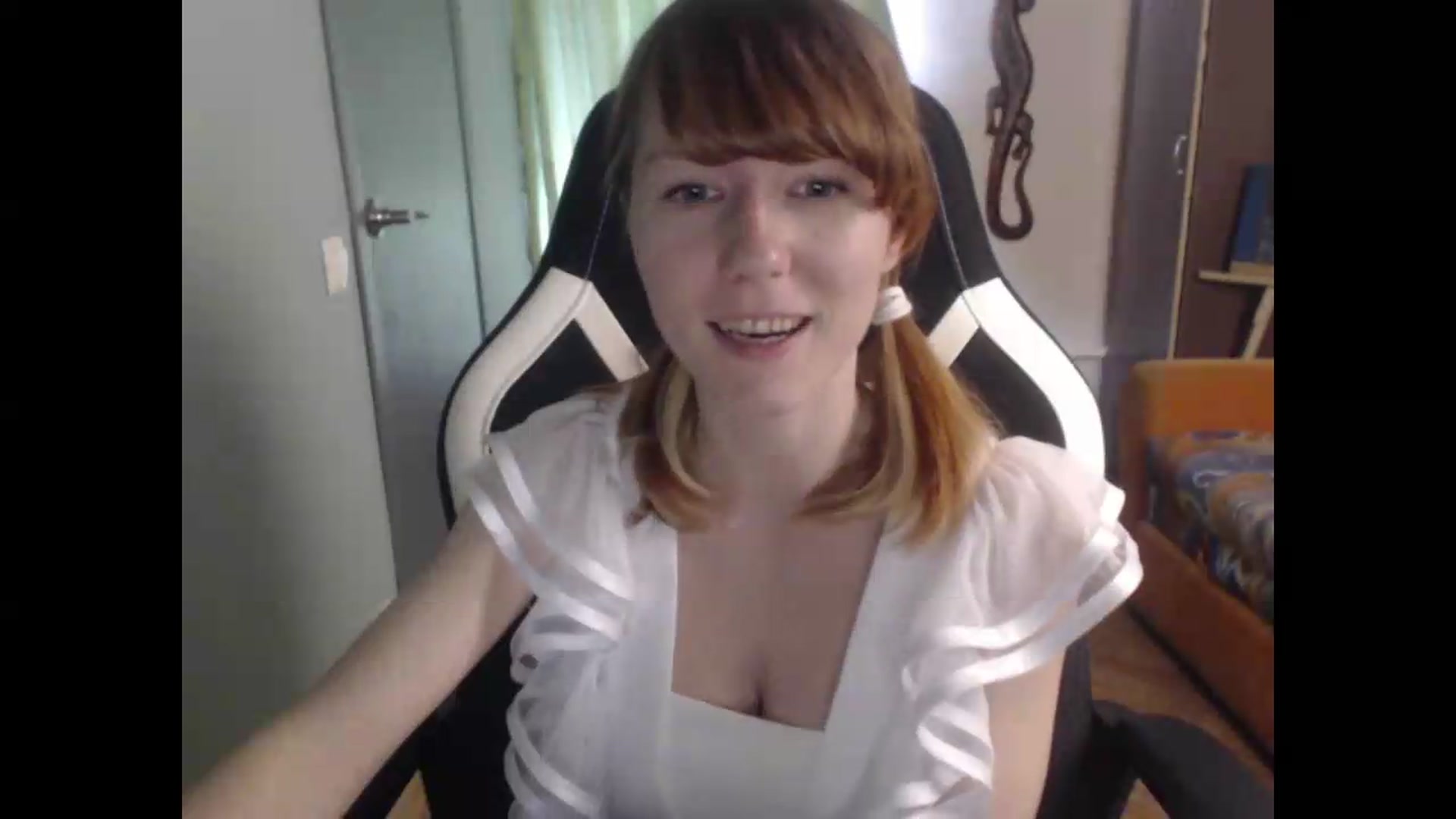 Gallery image thumbnail from NikiFoks18's myfreecams stream on, 06/19/2026, 07:16 image 4 of 20