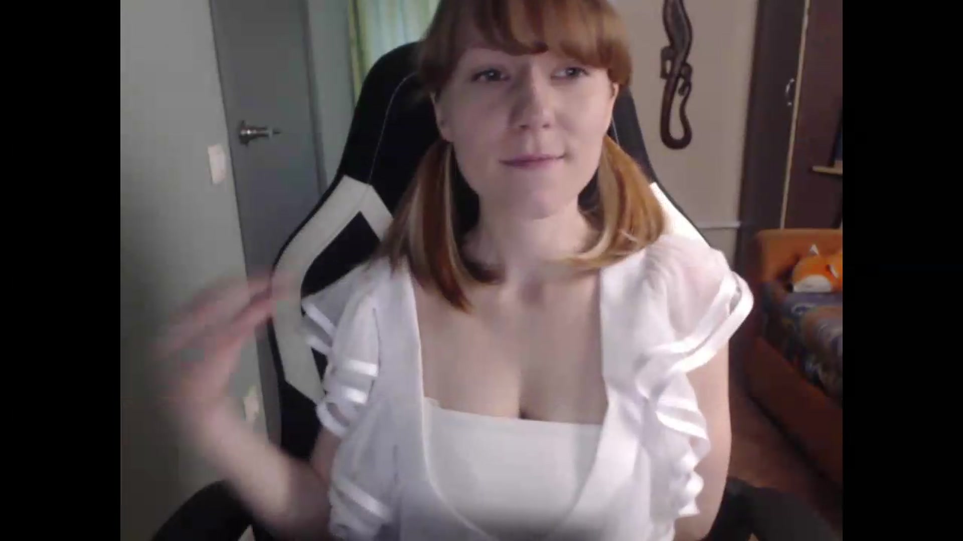 Gallery image thumbnail from NikiFoks18's myfreecams stream on, 06/29/2026, 04:58 image 12 of 20