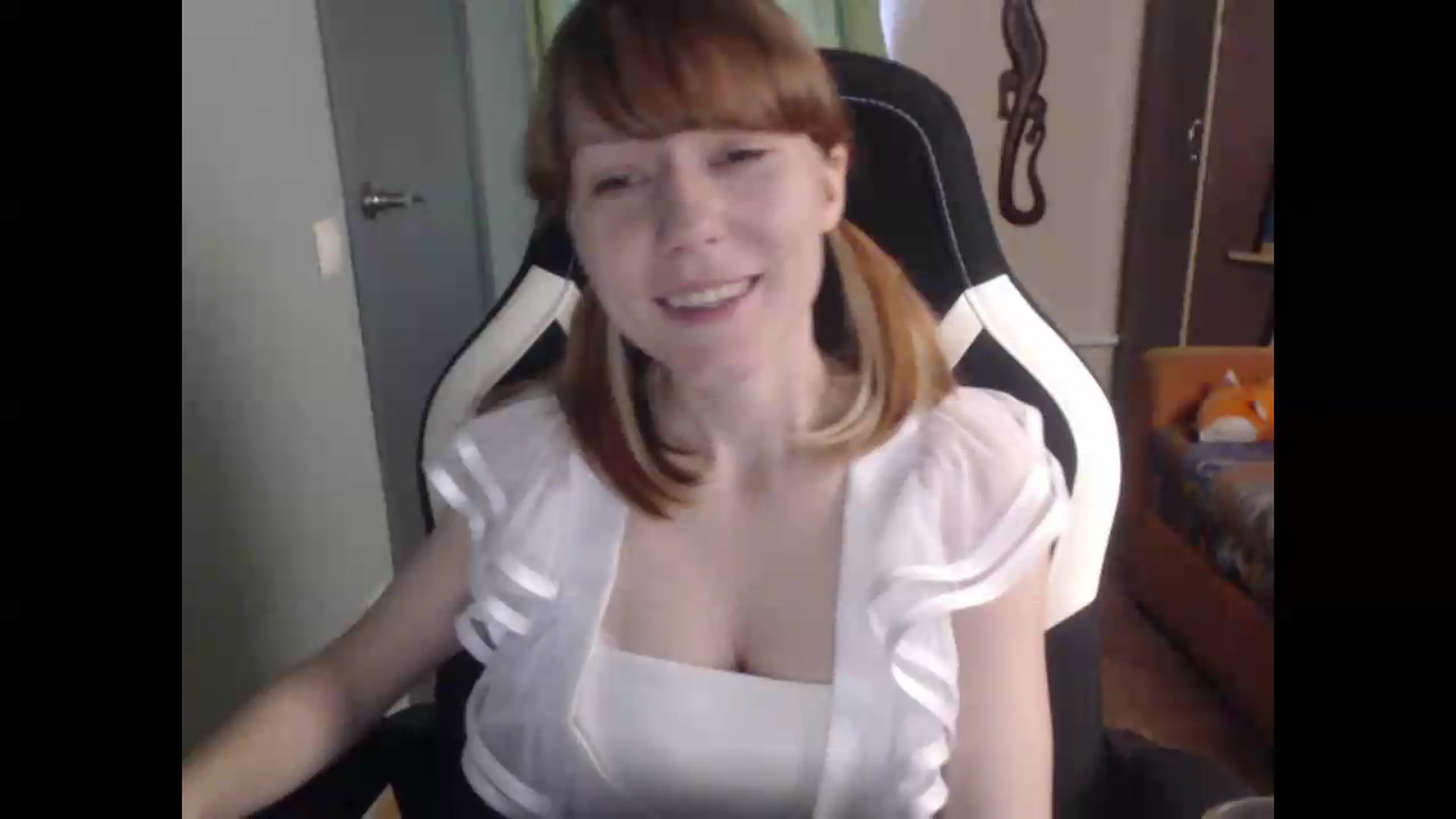 Gallery image thumbnail from NikiFoks18's myfreecams stream on, 06/29/2026, 04:58 image 13 of 20