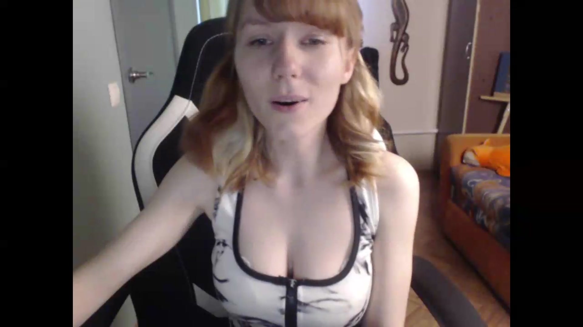 Gallery image thumbnail from NikiFoks18's myfreecams stream on, 07/13/2026, 12:05 image 18 of 20