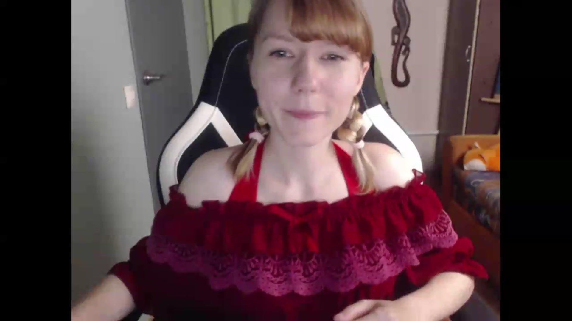 Gallery image thumbnail from NikiFoks18's myfreecams stream on, 07/16/2026, 24:58 image 10 of 20