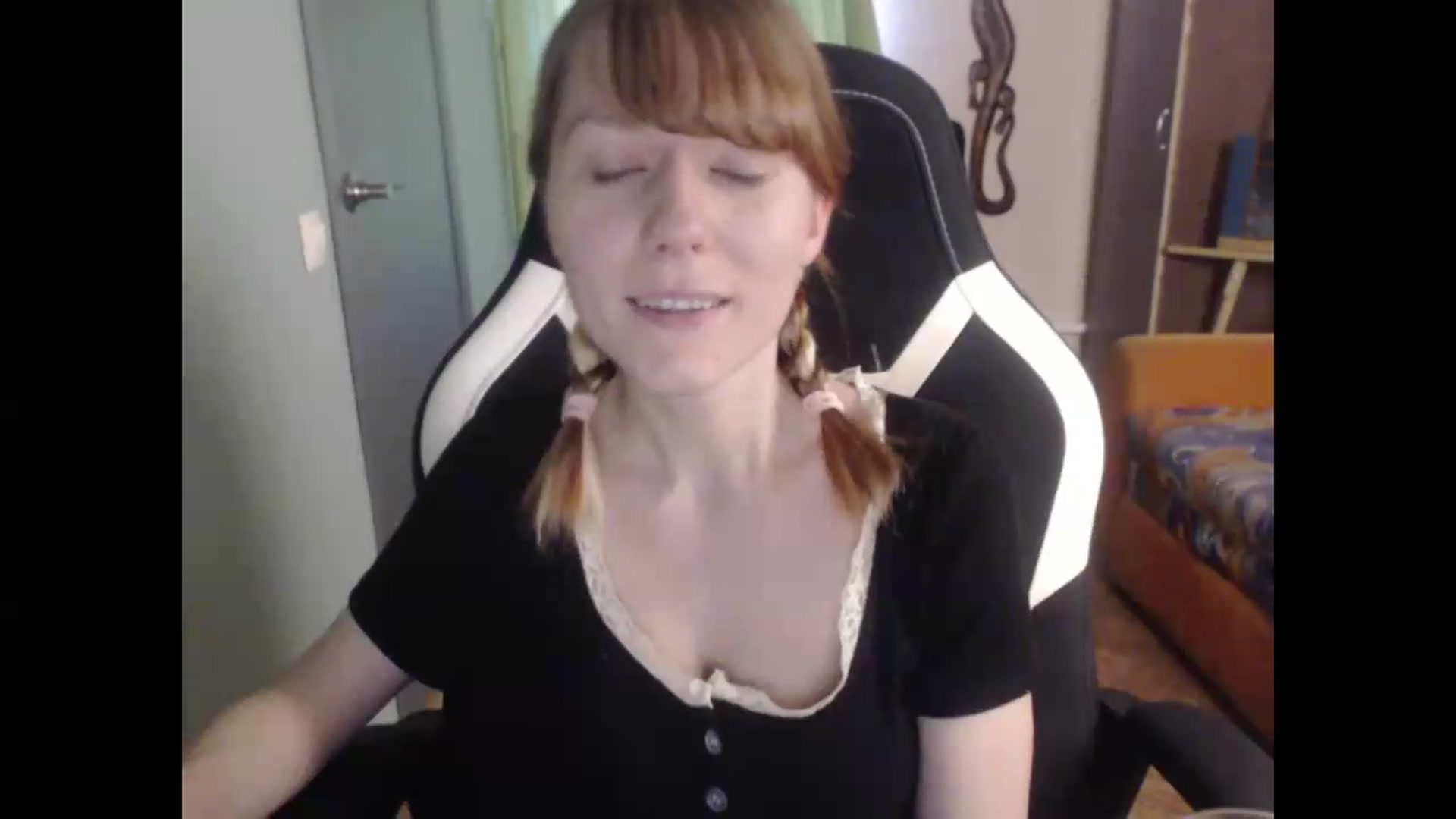 Gallery image thumbnail from NikiFoks18's myfreecams stream on, 08/06/2026, 07:34 image 10 of 20