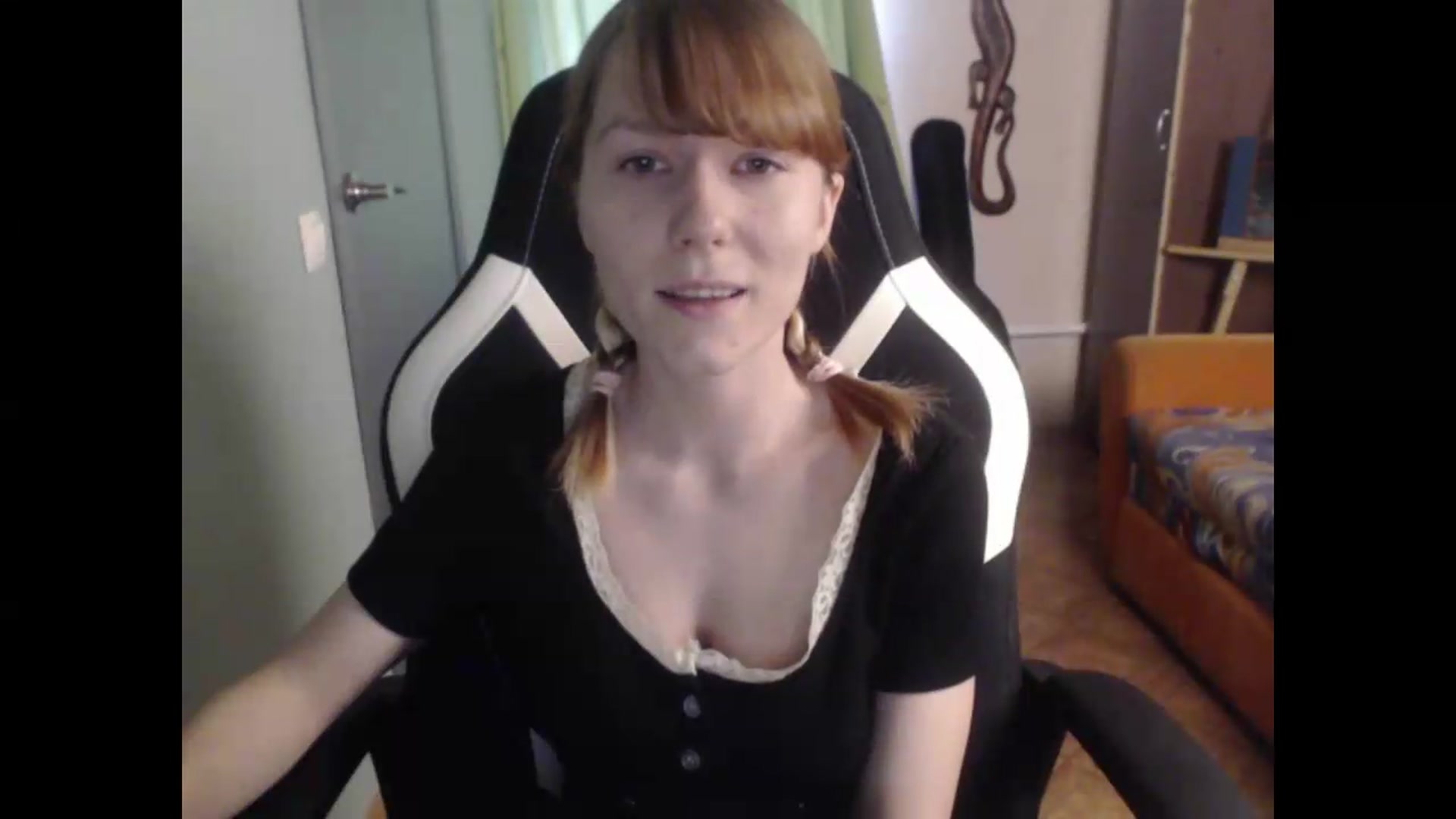 Gallery image thumbnail from NikiFoks18's myfreecams stream on, 08/06/2026, 10:06 image 3 of 20