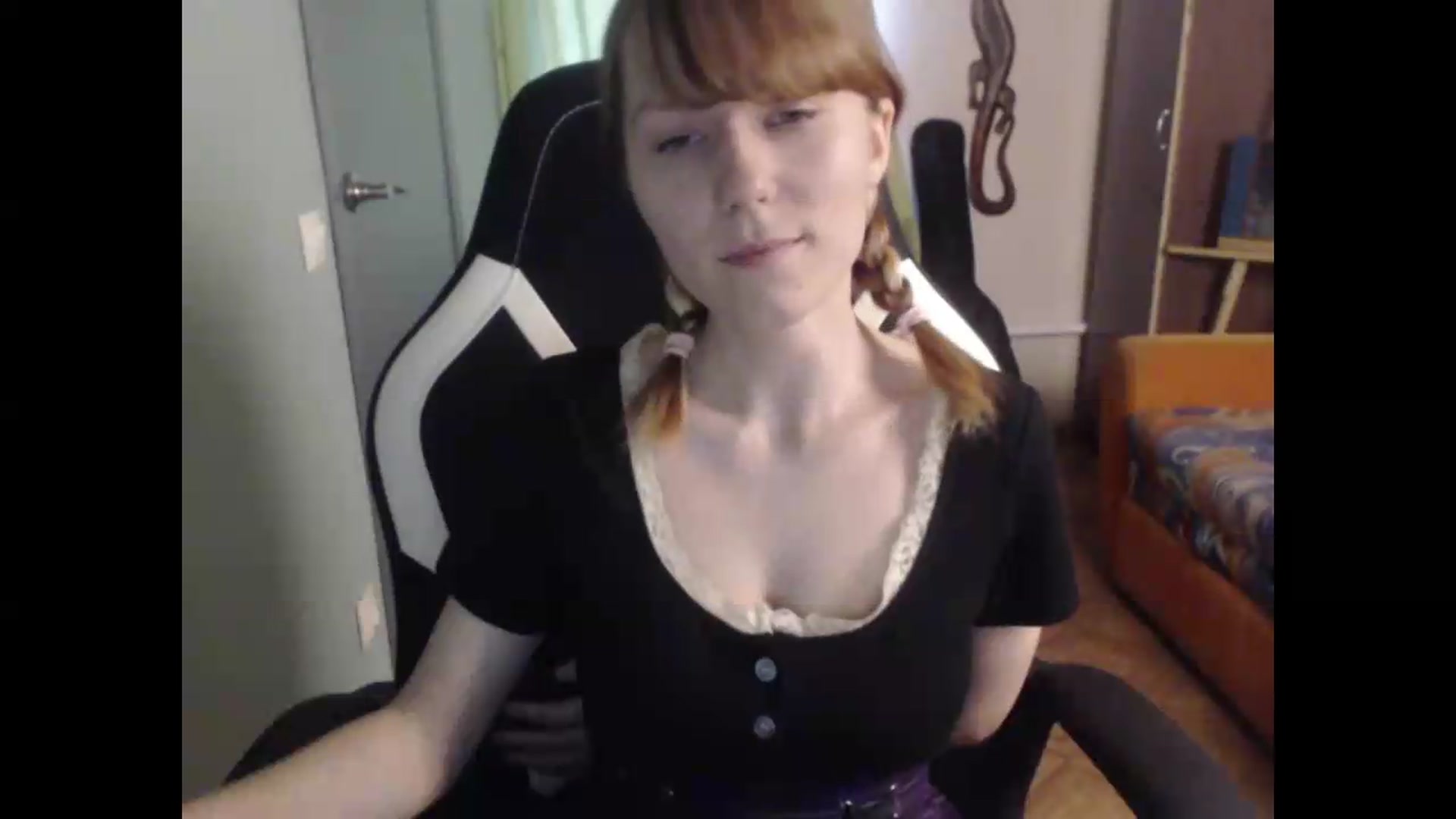 Gallery image thumbnail from NikiFoks18's myfreecams stream on, 08/06/2026, 10:06 image 11 of 20