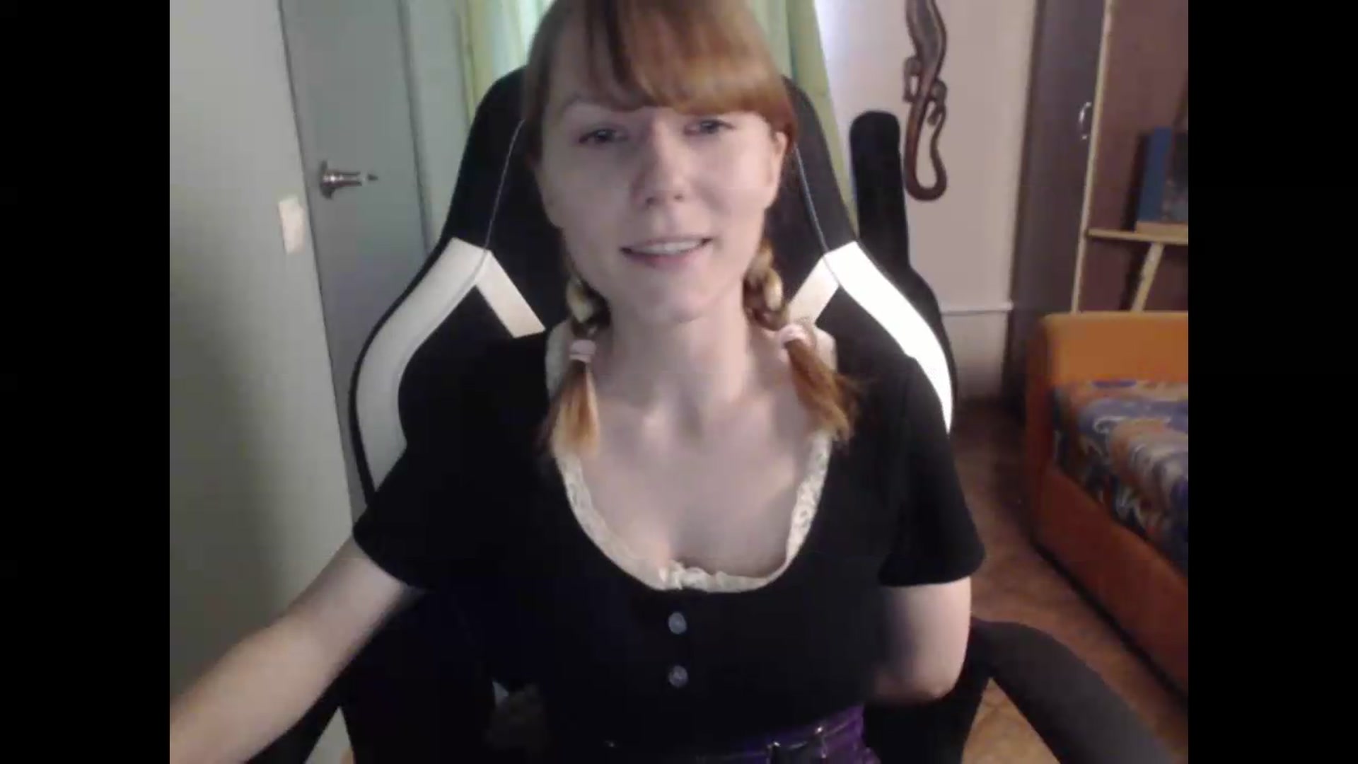Gallery image thumbnail from NikiFoks18's myfreecams stream on, 08/06/2026, 10:06 image 15 of 20