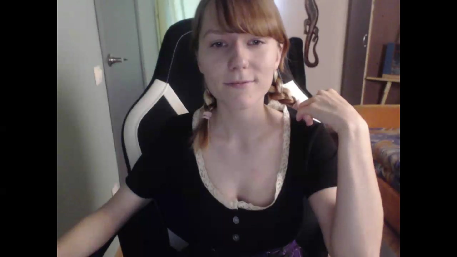 Gallery image thumbnail from NikiFoks18's myfreecams stream on, 08/06/2026, 10:06 image 19 of 20