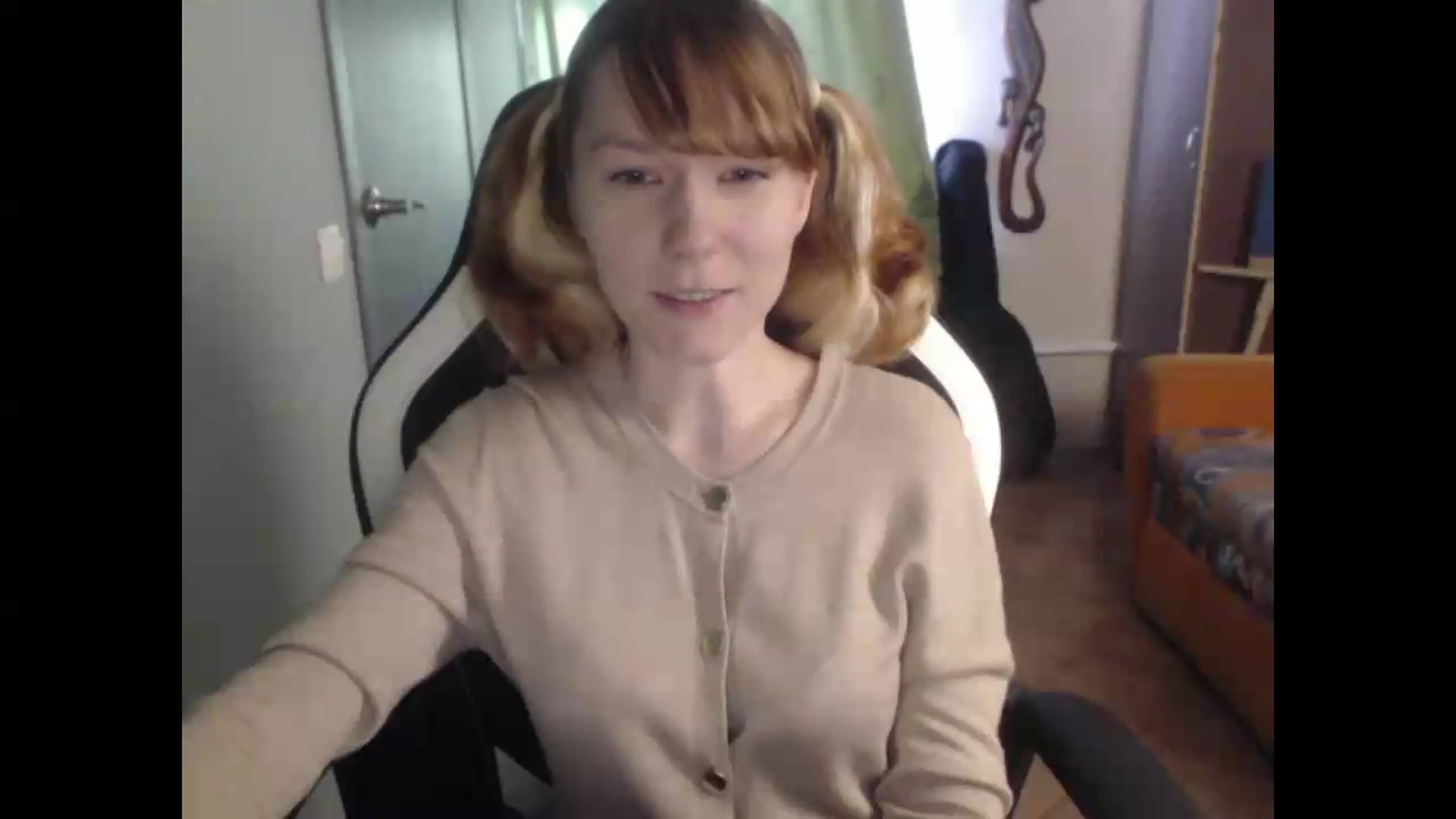 Gallery image thumbnail from NikiFoks18's myfreecams stream on, 08/12/2026, 05:41 image 4 of 20