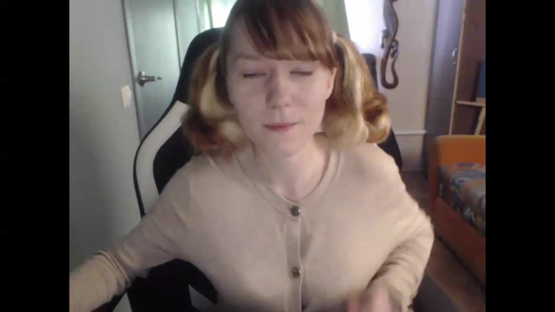 Gallery image thumbnail from NikiFoks18's myfreecams stream on, 08/12/2026, 05:41 image 5 of 20