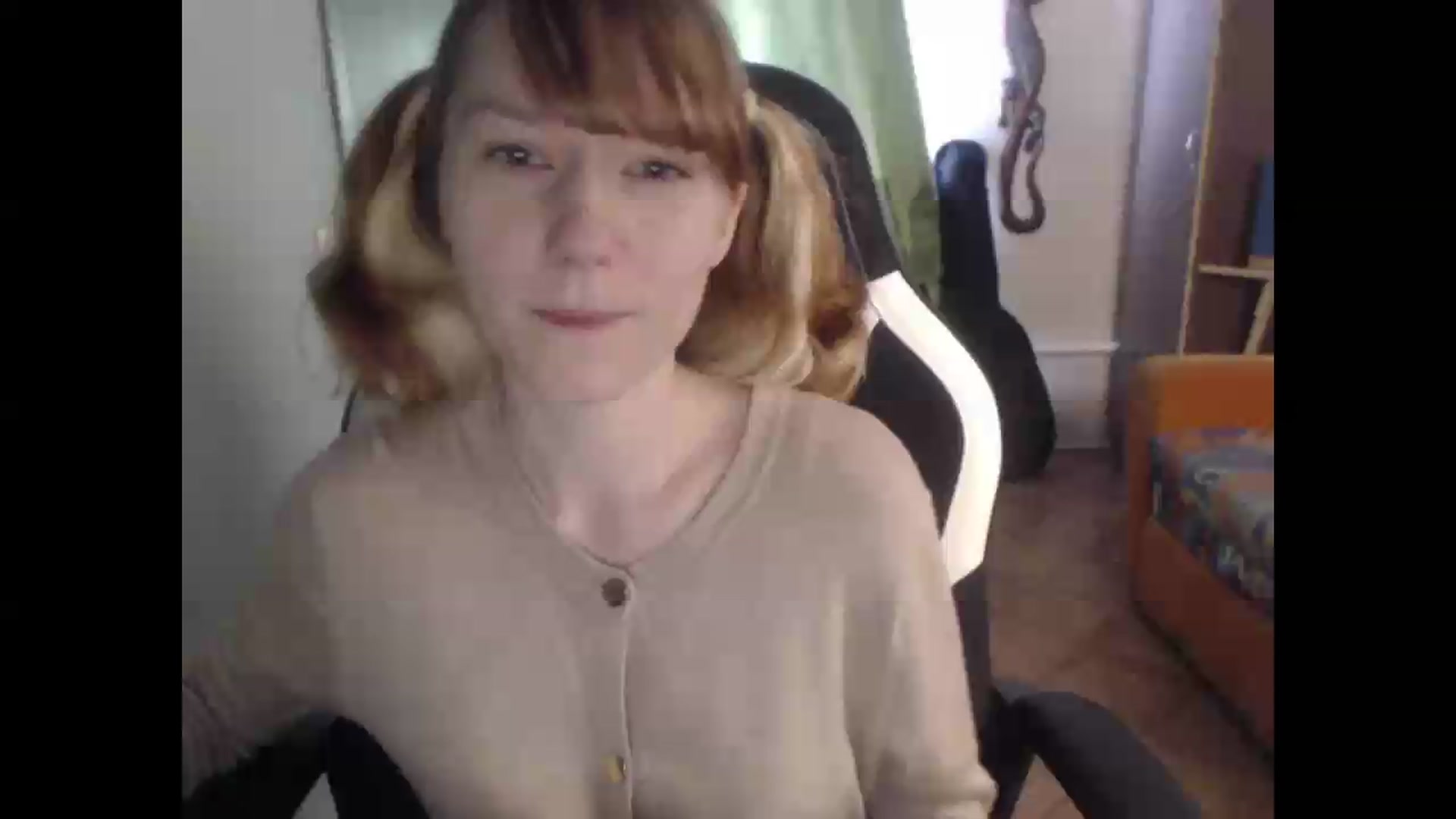 Gallery image thumbnail from NikiFoks18's myfreecams stream on, 08/12/2026, 05:41 image 10 of 20