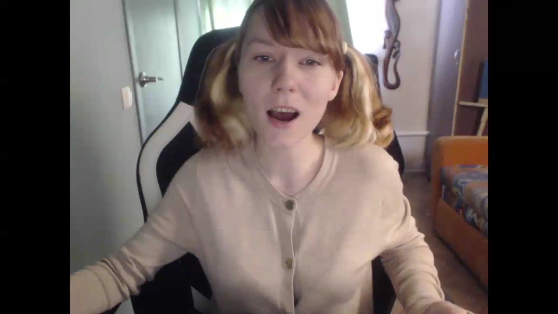 Gallery image thumbnail from NikiFoks18's myfreecams stream on, 08/12/2026, 05:41 image 16 of 20