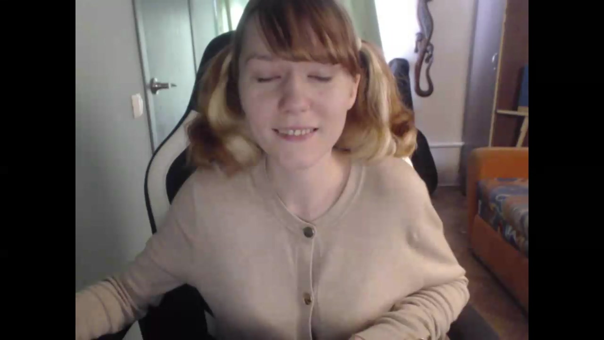 Gallery image thumbnail from NikiFoks18's myfreecams stream on, 08/12/2026, 05:41 image 11 of 20