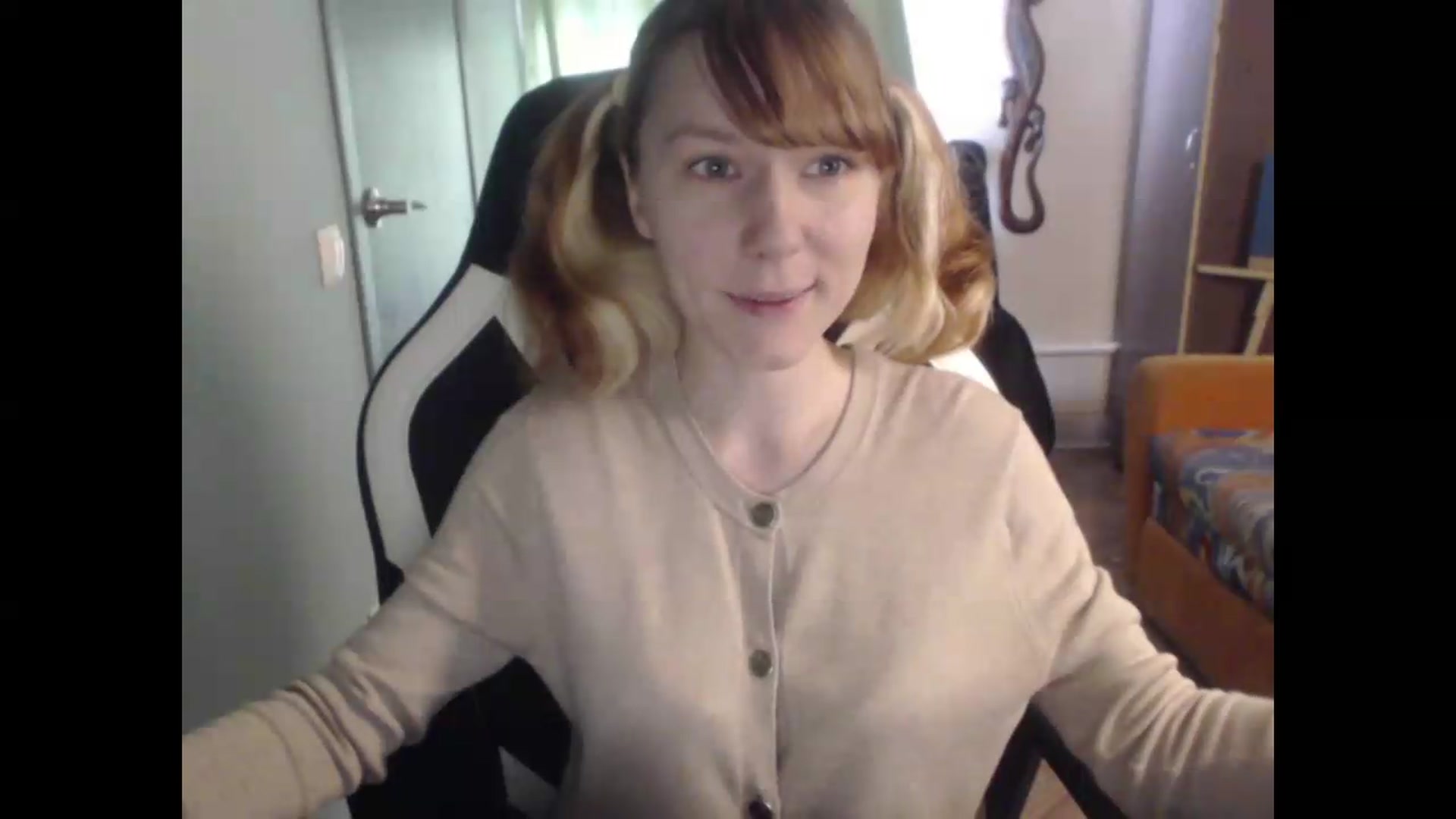 Gallery image thumbnail from NikiFoks18's myfreecams stream on, 08/12/2026, 05:41 image 17 of 20