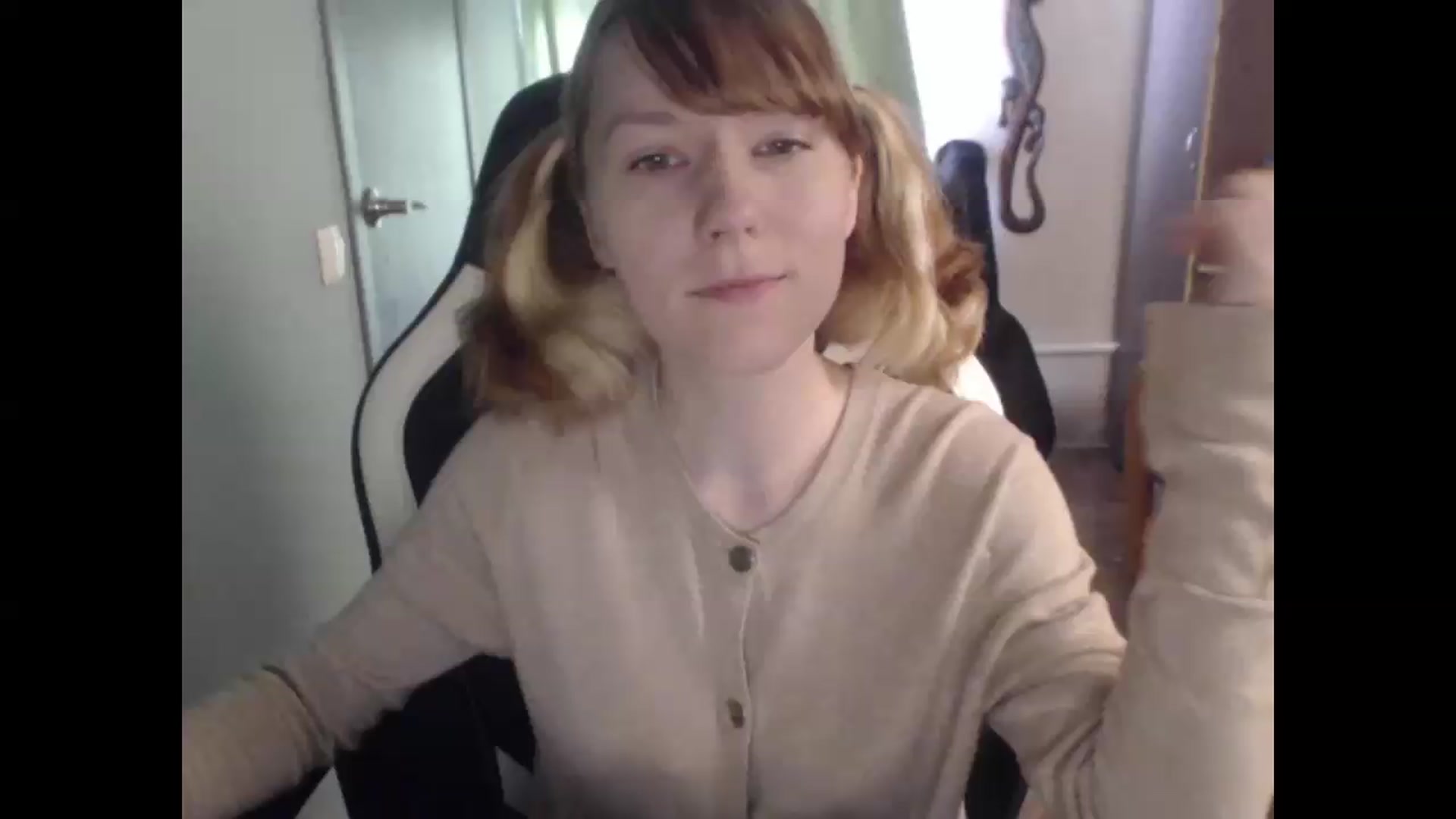 Gallery image thumbnail from NikiFoks18's myfreecams stream on, 08/12/2026, 05:41 image 14 of 20