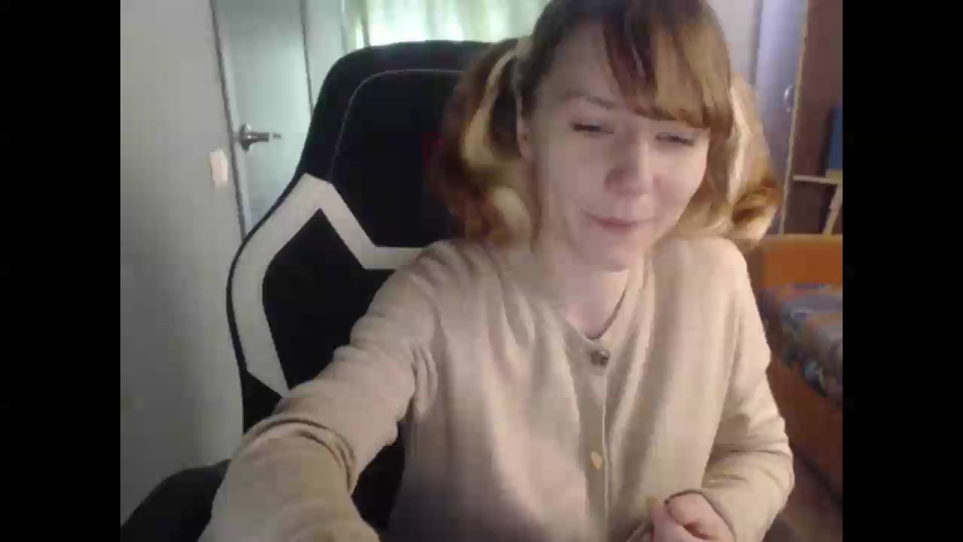 Gallery image thumbnail from NikiFoks18's myfreecams stream on, 08/12/2026, 05:48 image 14 of 20