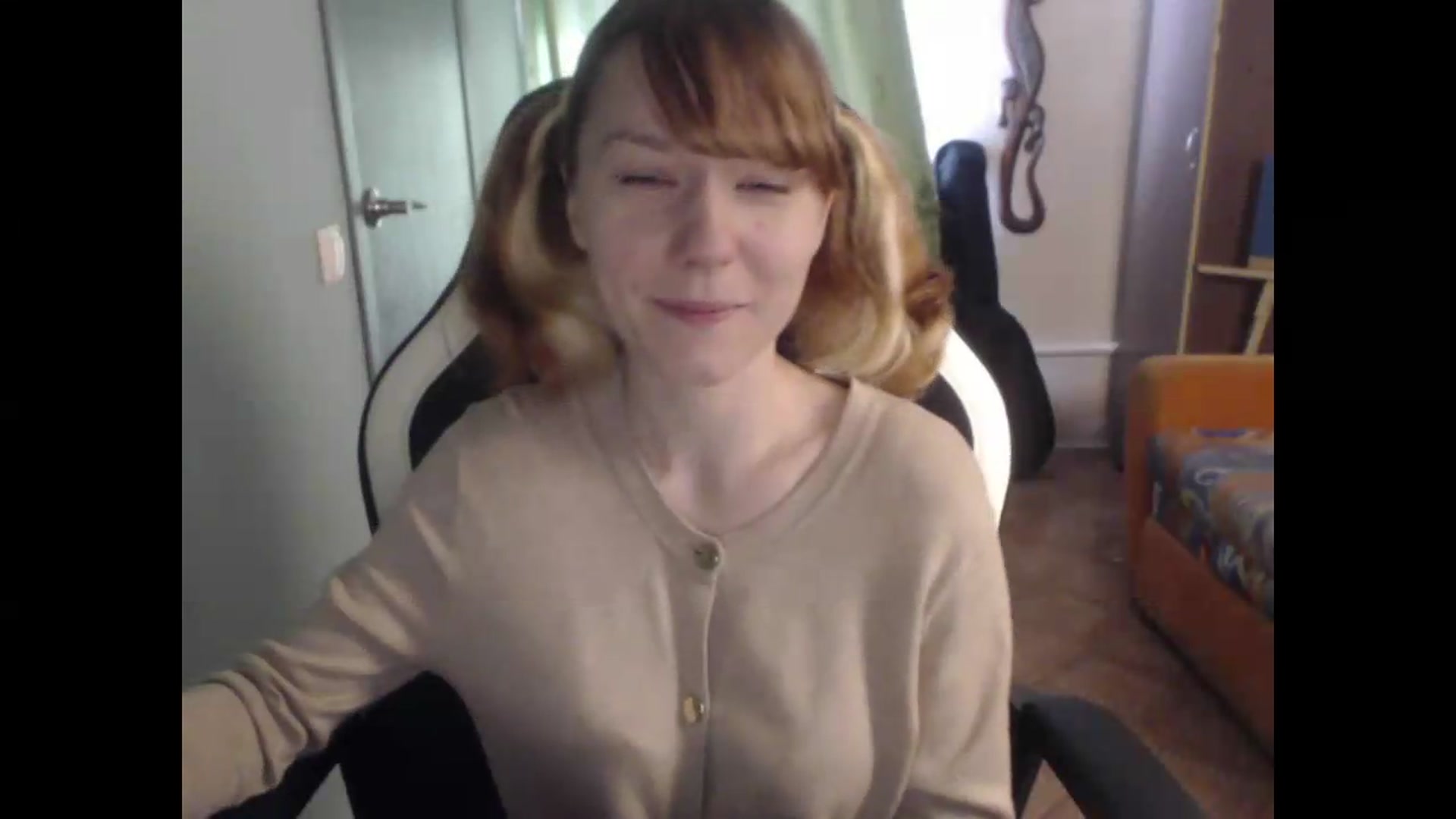 Gallery image thumbnail from NikiFoks18's myfreecams stream on, 08/12/2026, 05:48 image 2 of 20