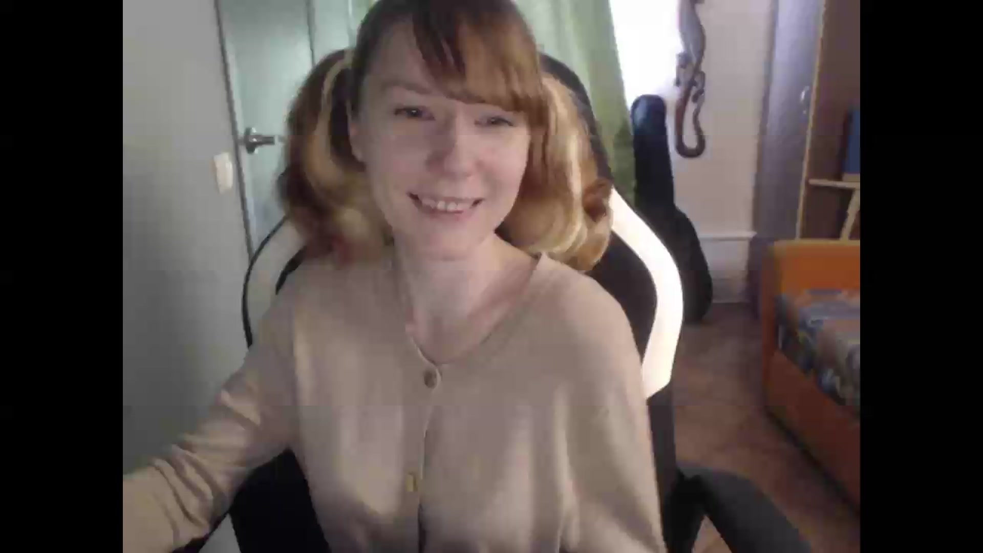Gallery image thumbnail from NikiFoks18's myfreecams stream on, 08/12/2026, 05:48 image 4 of 20