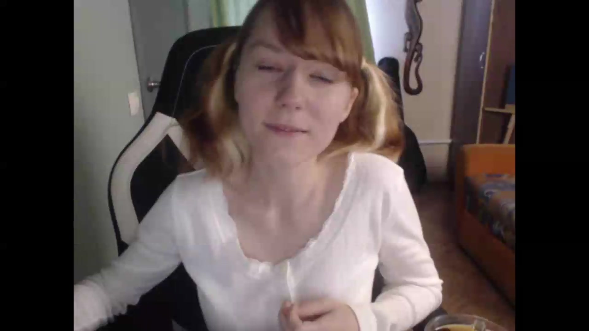 Gallery image thumbnail from NikiFoks18's myfreecams stream on, 08/12/2026, 08:44 image 2 of 20