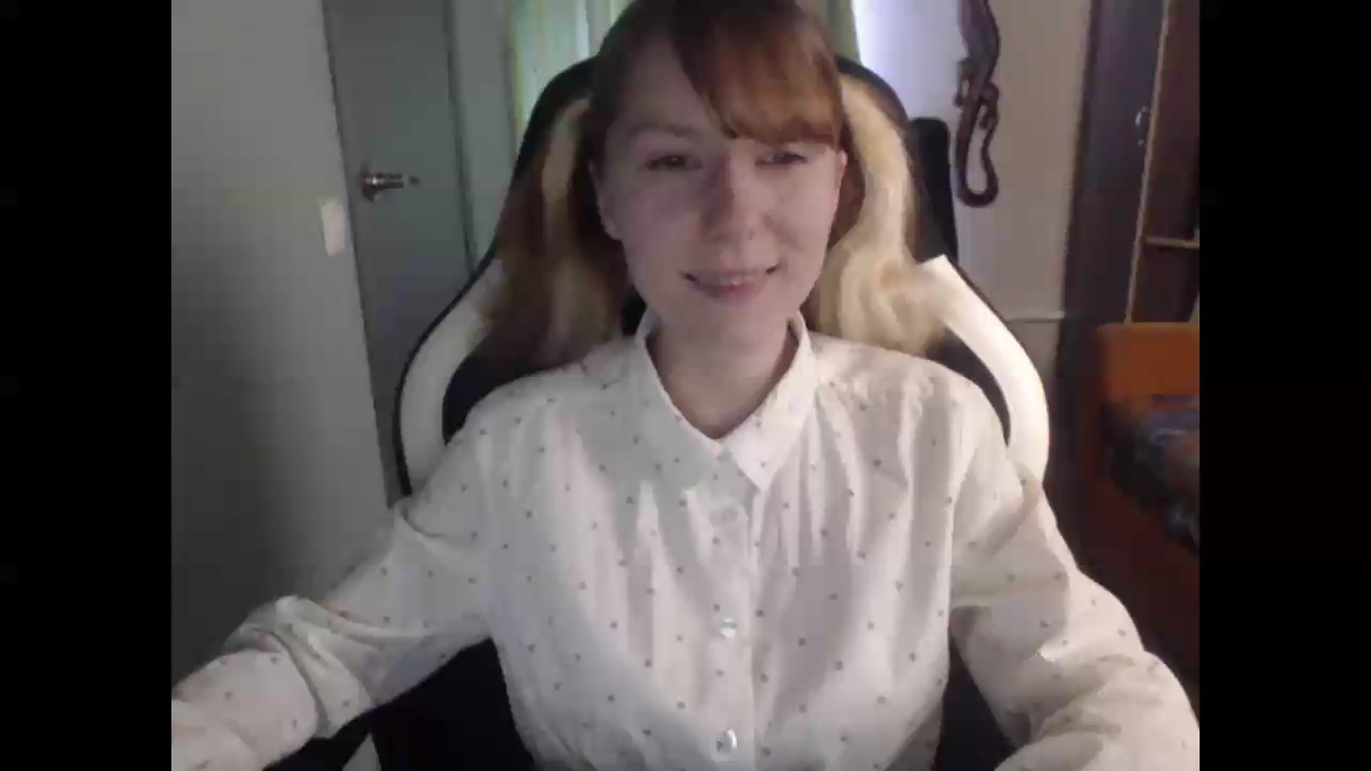 Gallery image thumbnail from NikiFoks18's myfreecams stream on, 08/14/2026, 08:06 image 4 of 20