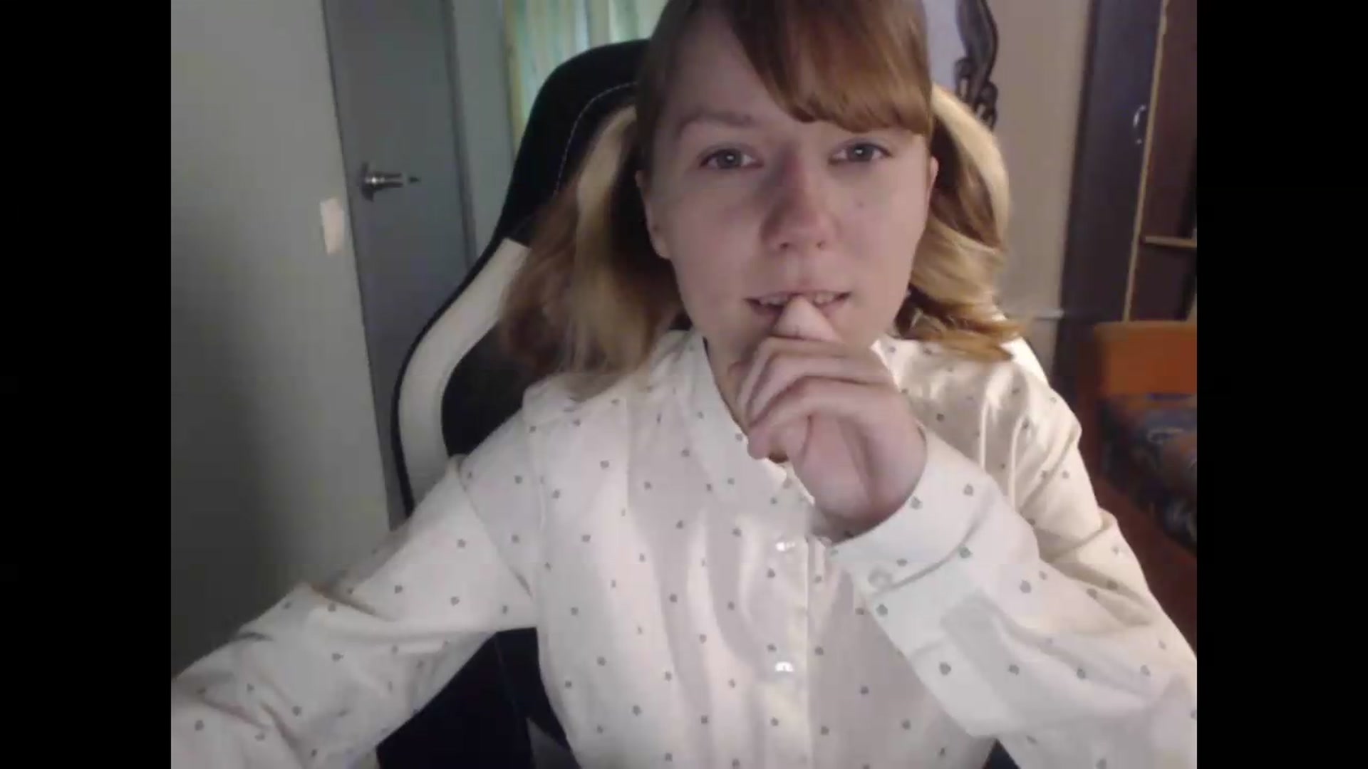 Gallery image thumbnail from NikiFoks18's myfreecams stream on, 08/14/2026, 08:06 image 14 of 20