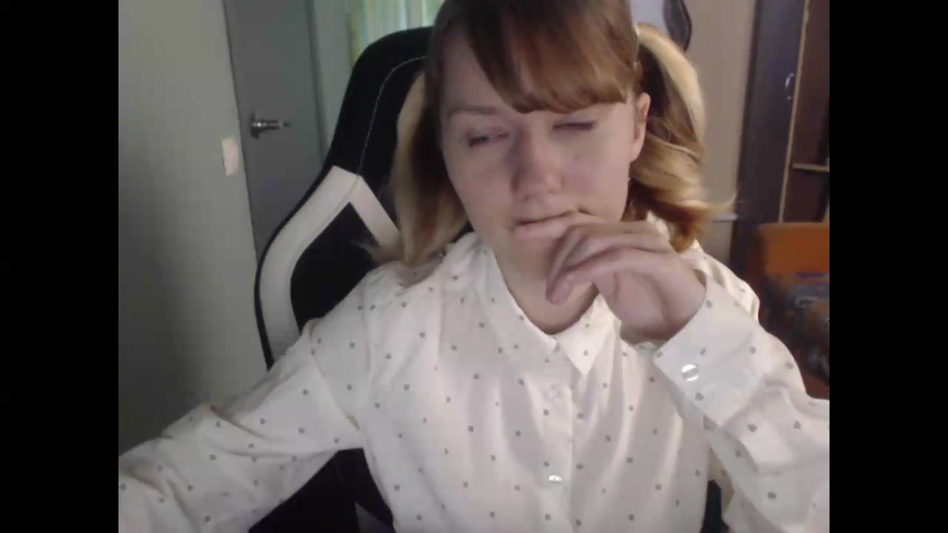 Gallery image thumbnail from NikiFoks18's myfreecams stream on, 08/14/2026, 08:06 image 17 of 20