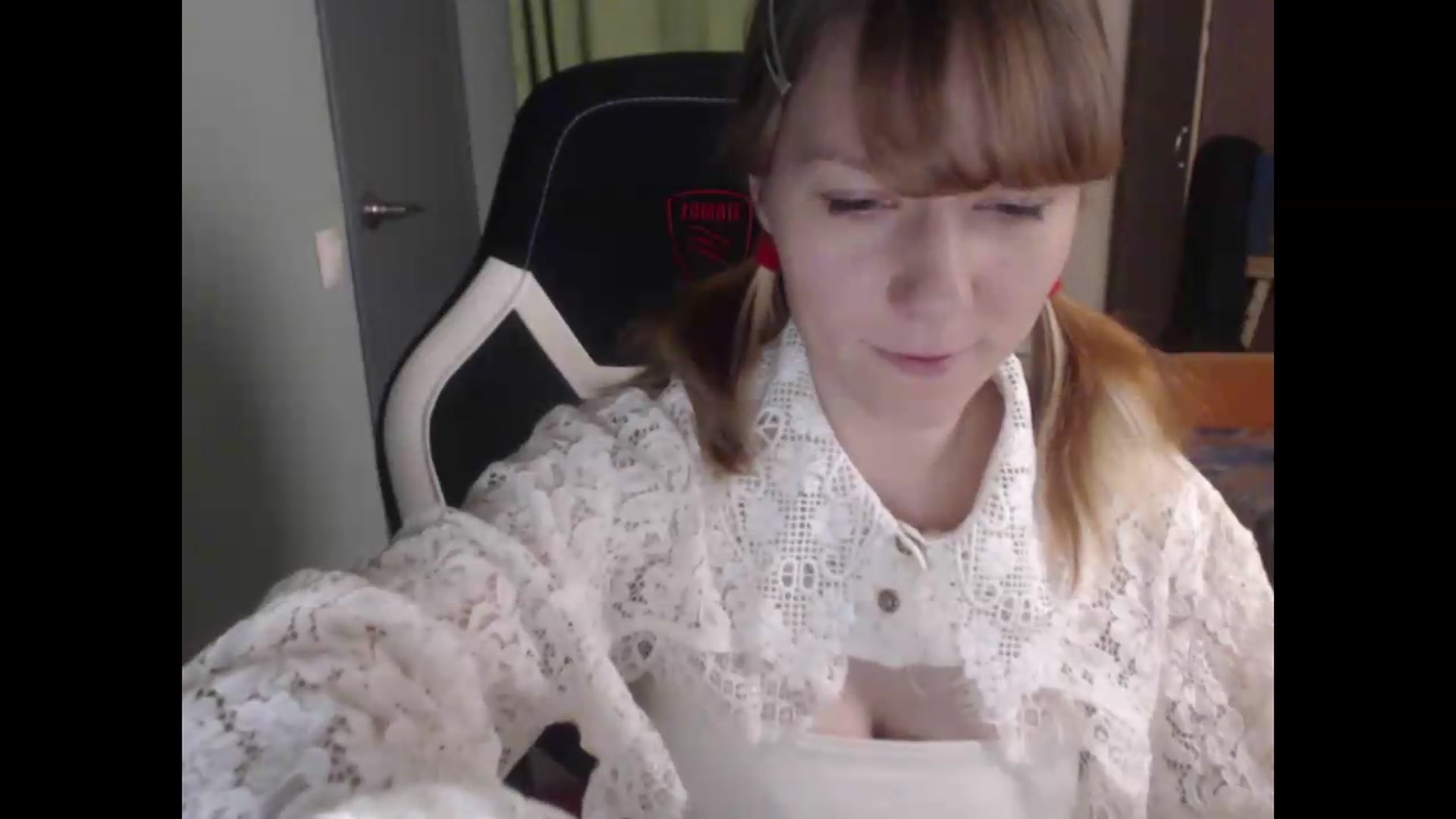 Gallery image thumbnail from NikiFoks18's myfreecams stream on, 08/15/2026, 21:15 image 14 of 20