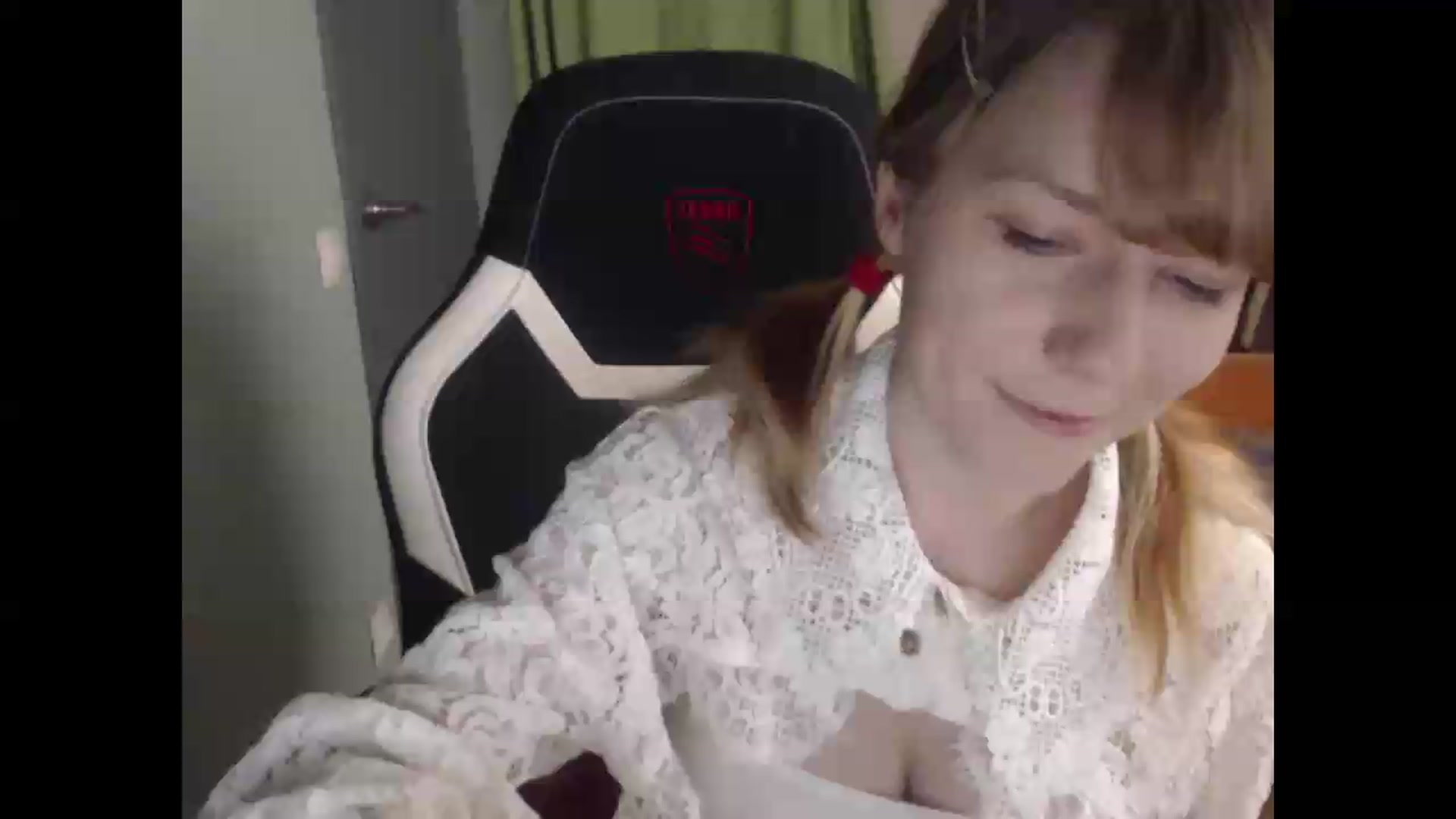 Gallery image thumbnail from NikiFoks18's myfreecams stream on, 08/15/2026, 23:56 image 18 of 20