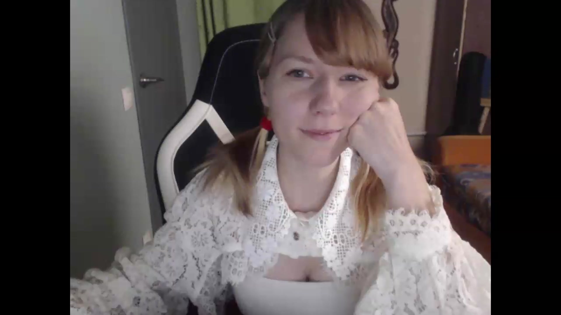 Gallery image thumbnail from NikiFoks18's myfreecams stream on, 08/15/2026, 23:56 image 5 of 20