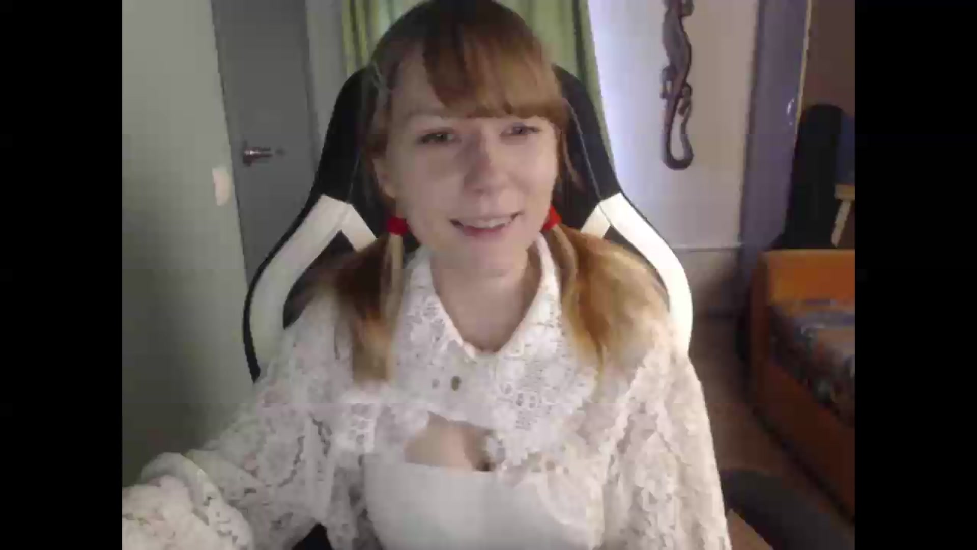 Gallery image thumbnail from NikiFoks18's myfreecams stream on, 08/16/2026, 04:21 image 11 of 20