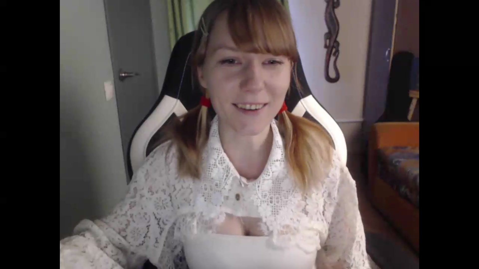 Gallery image thumbnail from NikiFoks18's myfreecams stream on, 08/16/2026, 04:21 image 10 of 20
