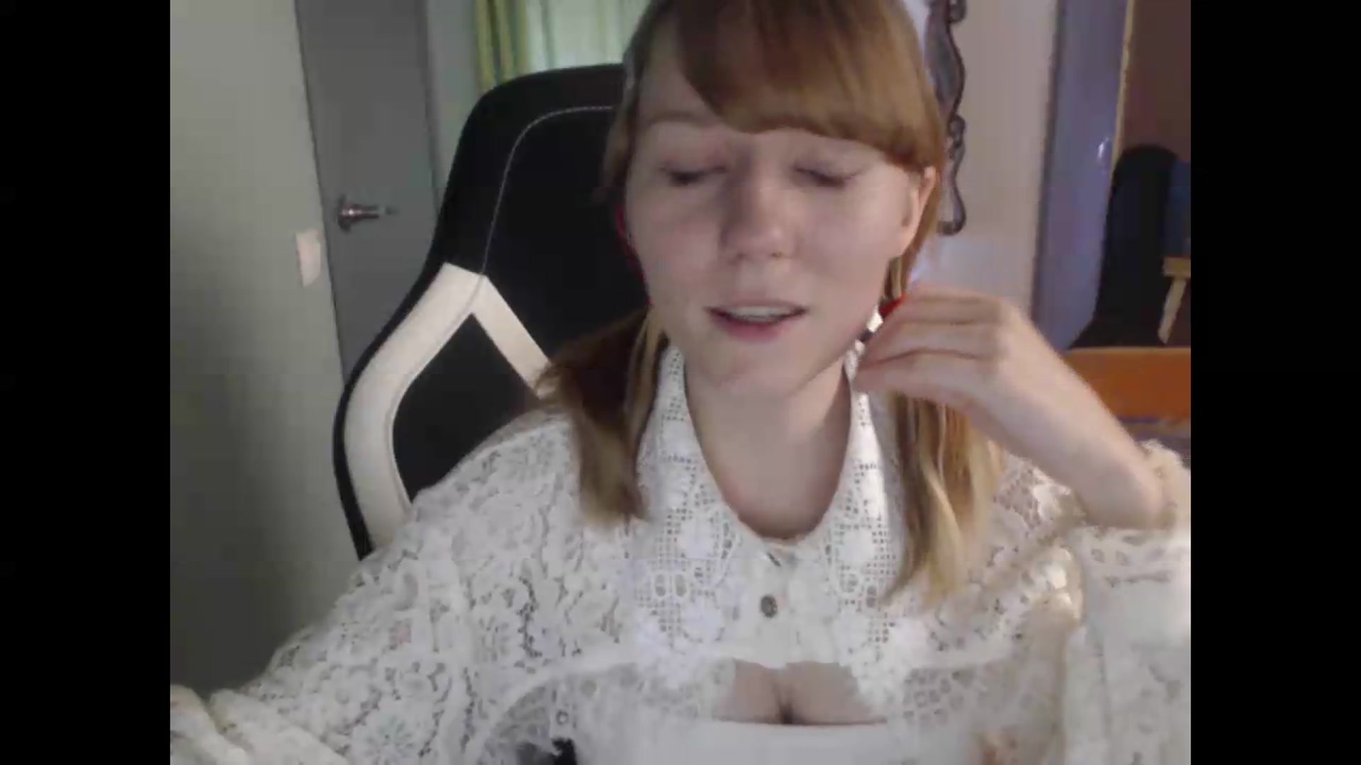 Gallery image thumbnail from NikiFoks18's myfreecams stream on, 08/16/2026, 07:01 image 16 of 20