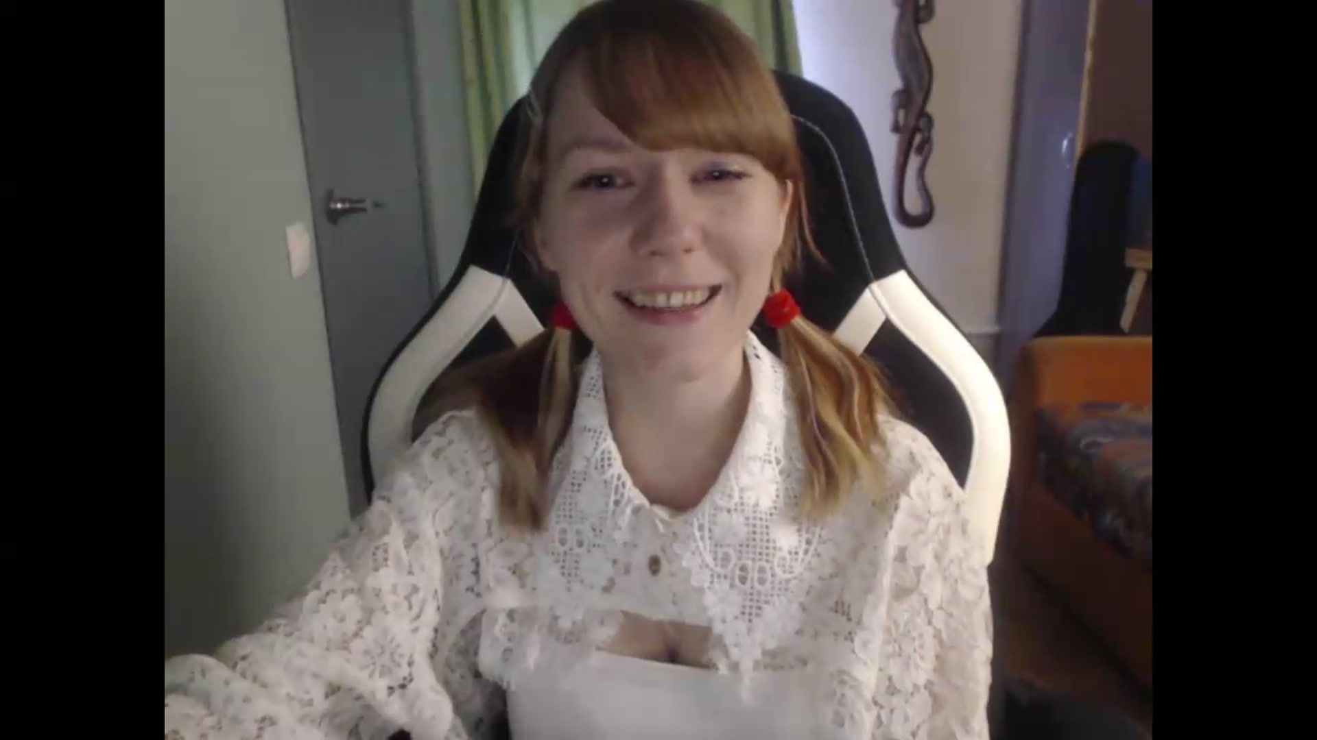 Gallery image thumbnail from NikiFoks18's myfreecams stream on, 08/16/2026, 07:01 image 15 of 20