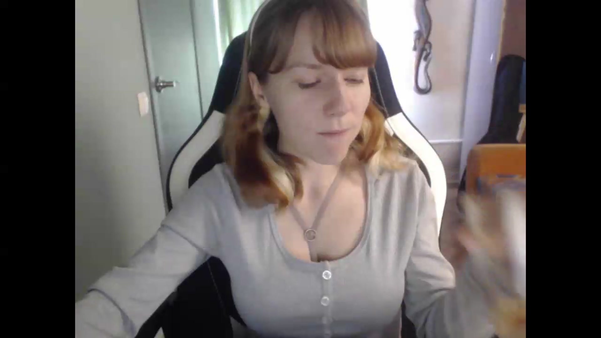 Gallery image thumbnail from NikiFoks18's myfreecams stream on, 08/19/2026, 06:38 image 10 of 20