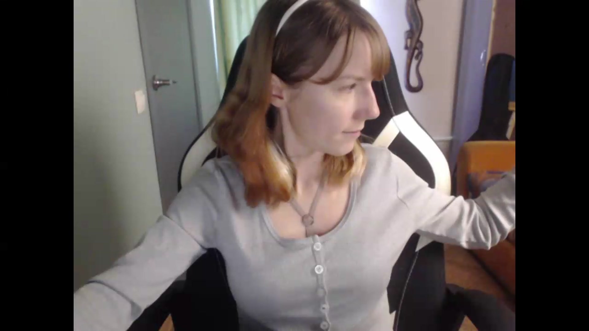 Gallery image thumbnail from NikiFoks18's myfreecams stream on, 08/19/2026, 08:21 image 17 of 20