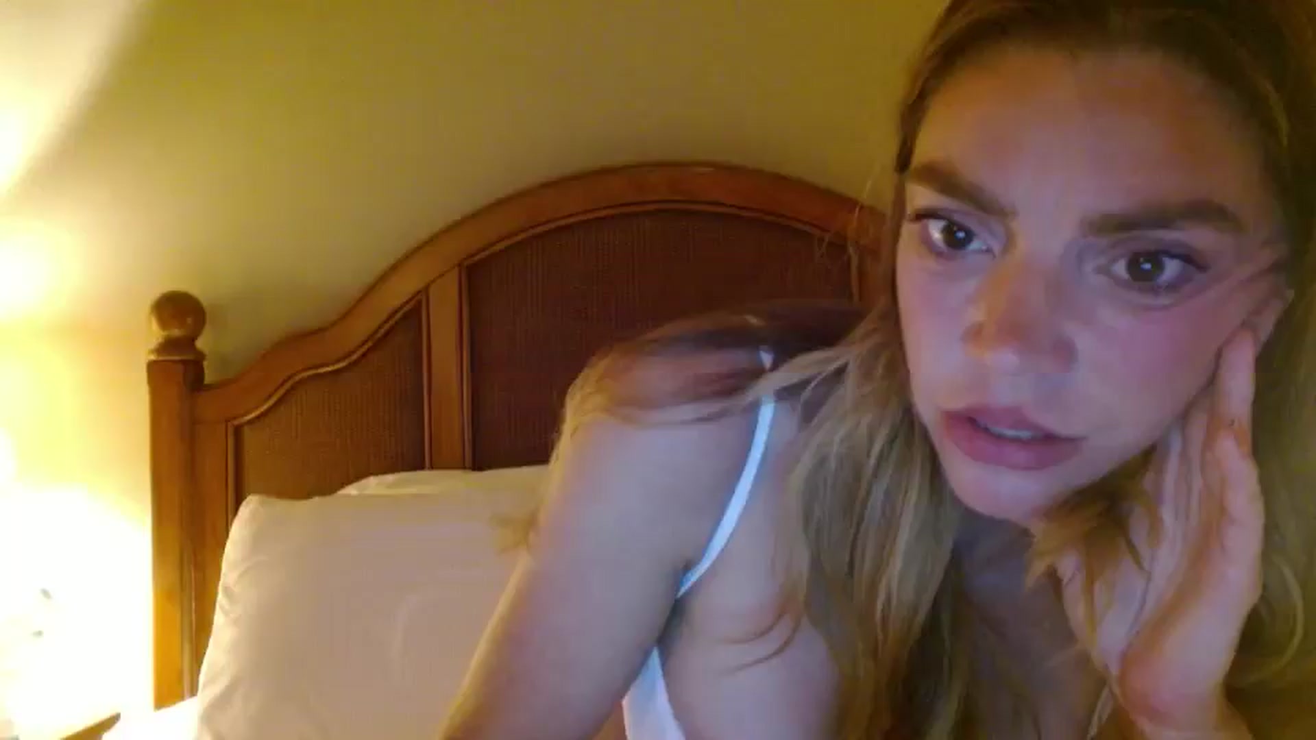 Gallery image thumbnail from NikiSkyler's myfreecams stream on, 04/25/2026, 03:40 image 1 of 20