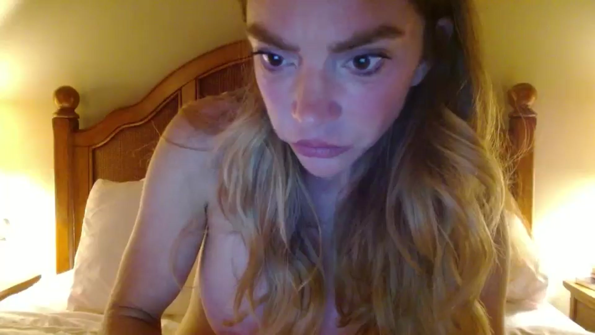 Gallery image thumbnail from NikiSkyler's myfreecams stream on, 04/25/2026, 03:40 image 6 of 20