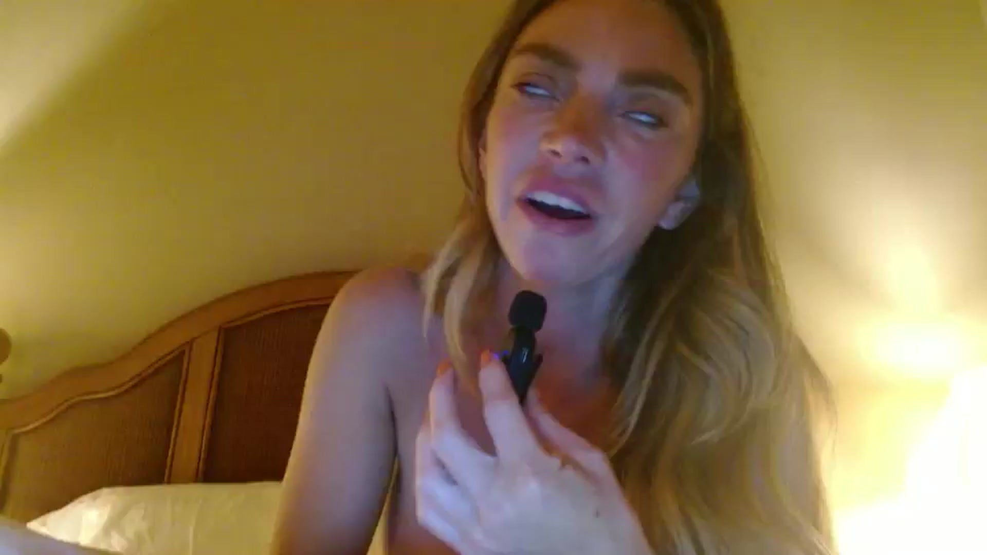 Gallery image thumbnail from NikiSkyler's myfreecams stream on, 04/25/2026, 03:40 image 20 of 20
