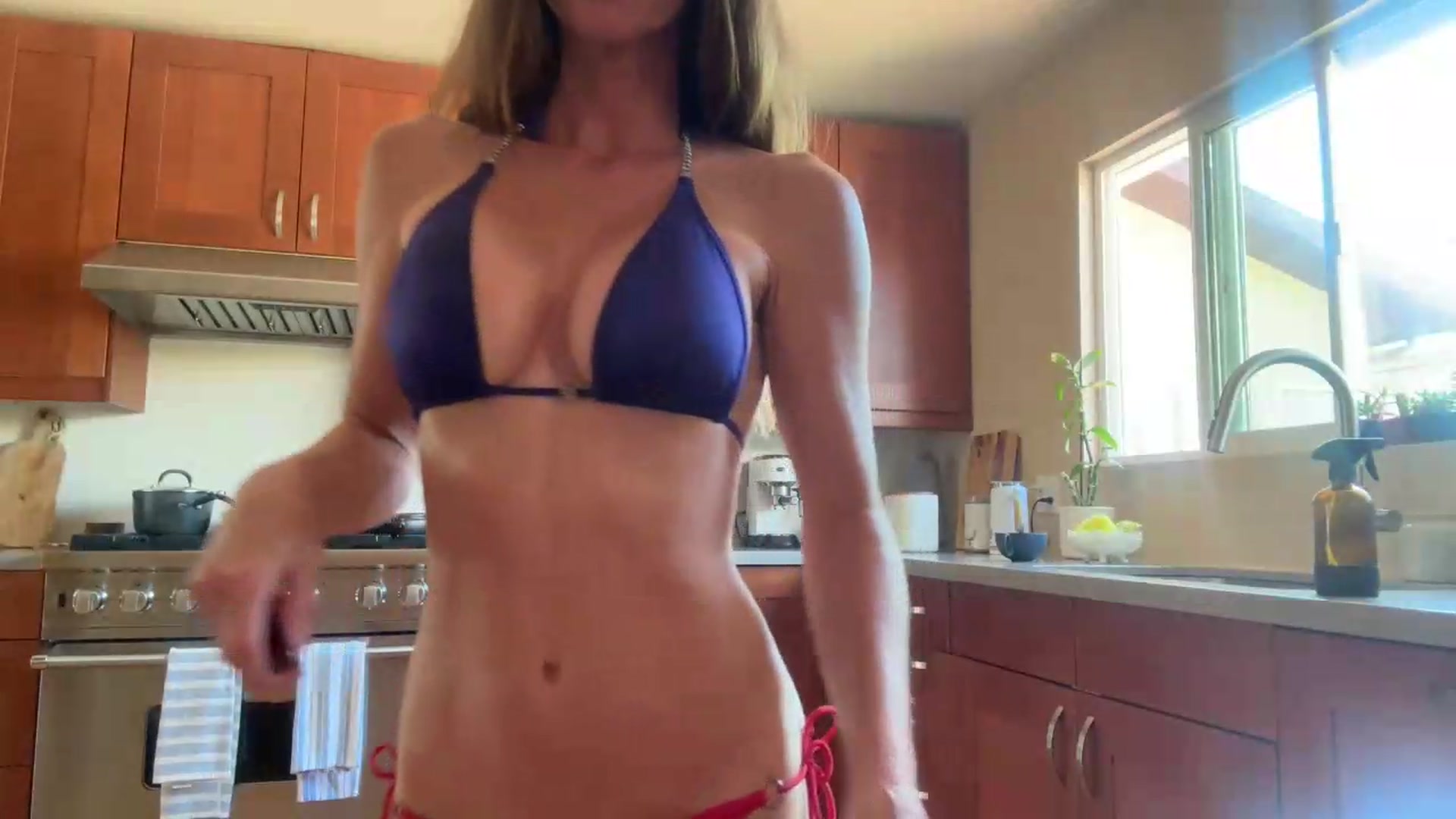 Gallery image thumbnail from NikiSkyler's myfreecams stream on, 08/21/2026, 22:46 image 8 of 20