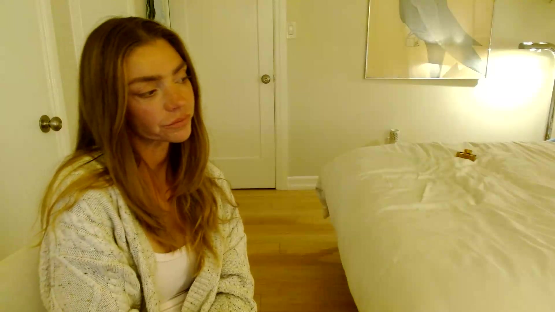 Gallery image thumbnail from NikiSkyler's myfreecams stream on, 08/27/2026, 03:32 image 15 of 20