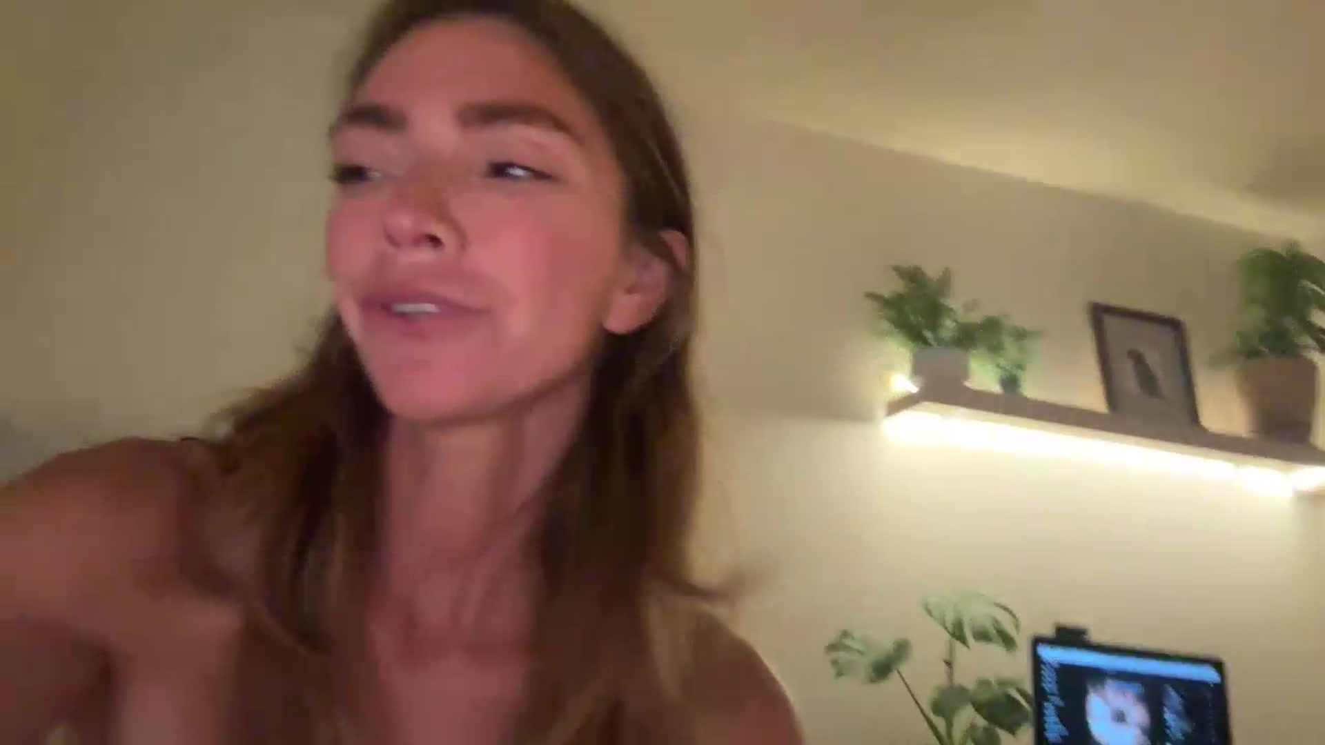 Gallery image thumbnail from NikiSkyler's myfreecams stream on, 08/29/2026, 04:37 image 16 of 20