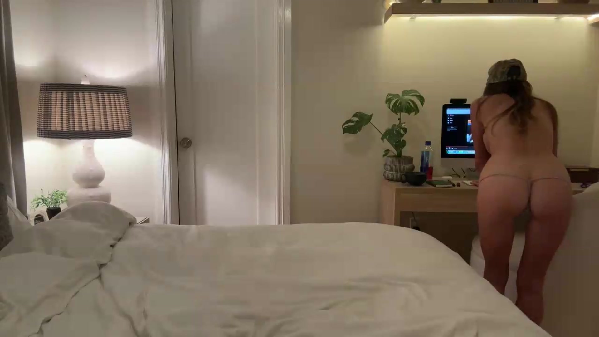 Gallery image thumbnail from NikiSkyler's myfreecams stream on, 09/03/2026, 04:57 image 12 of 20