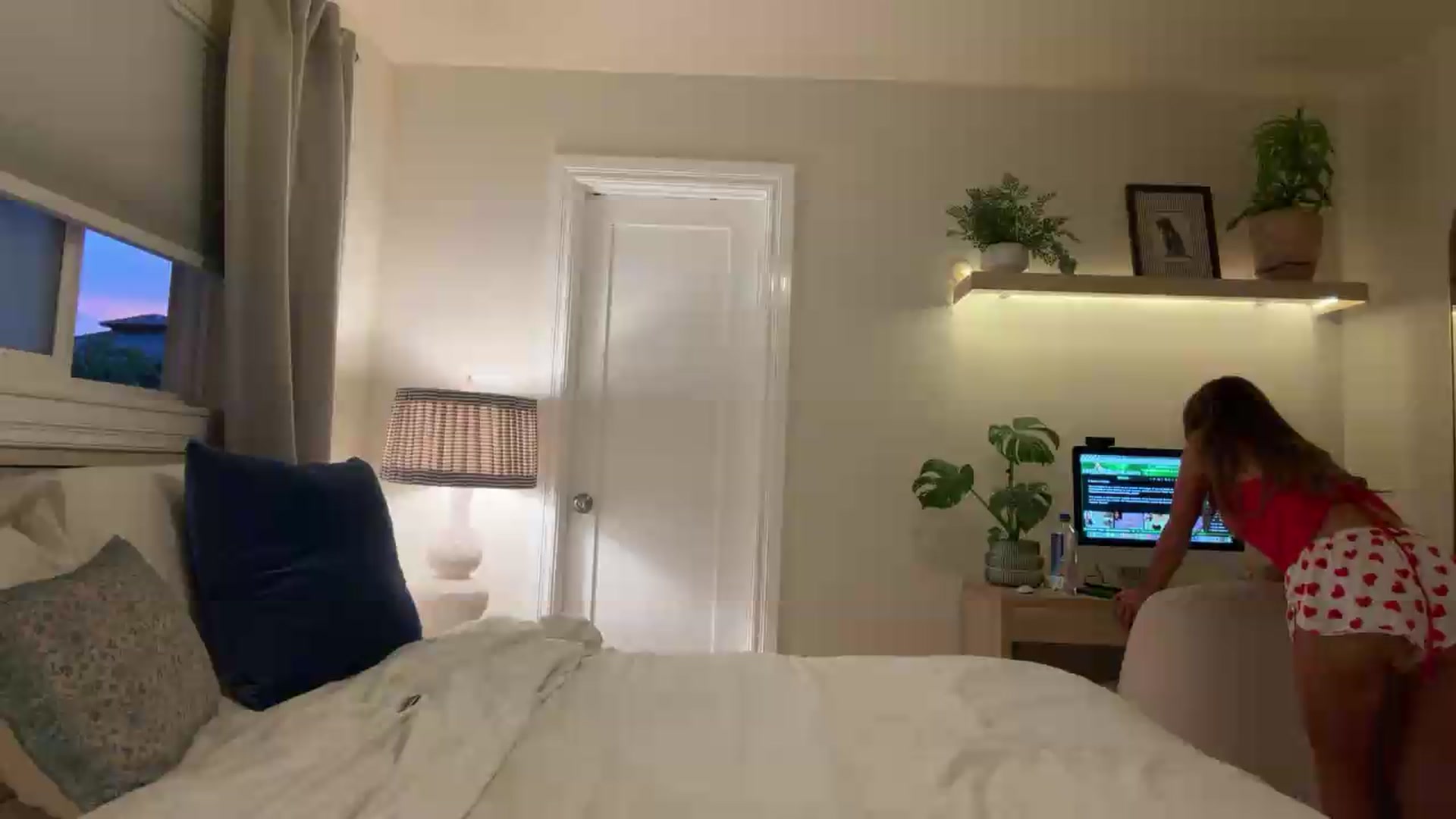 Gallery image thumbnail from NikiSkyler's myfreecams stream on, 09/09/2026, 03:41 image 1 of 20