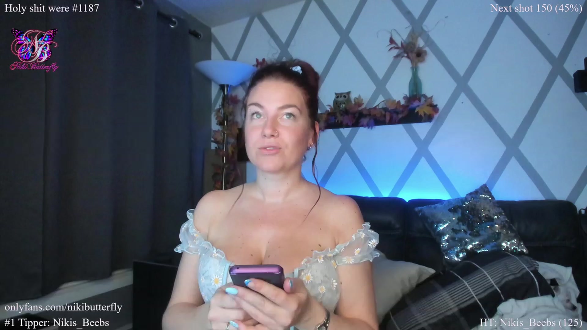 Gallery image thumbnail from Nikibutterfly's myfreecams stream on, 11/25/2022, 03:45 image 4 of 20